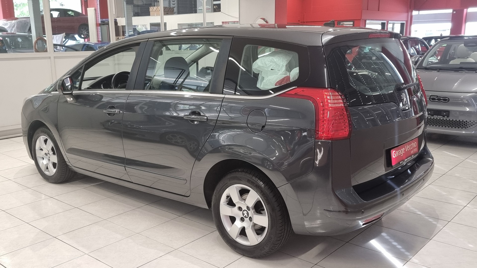 PEUGEOT 5008 1.6 THP 155 Active-showroom-element-3