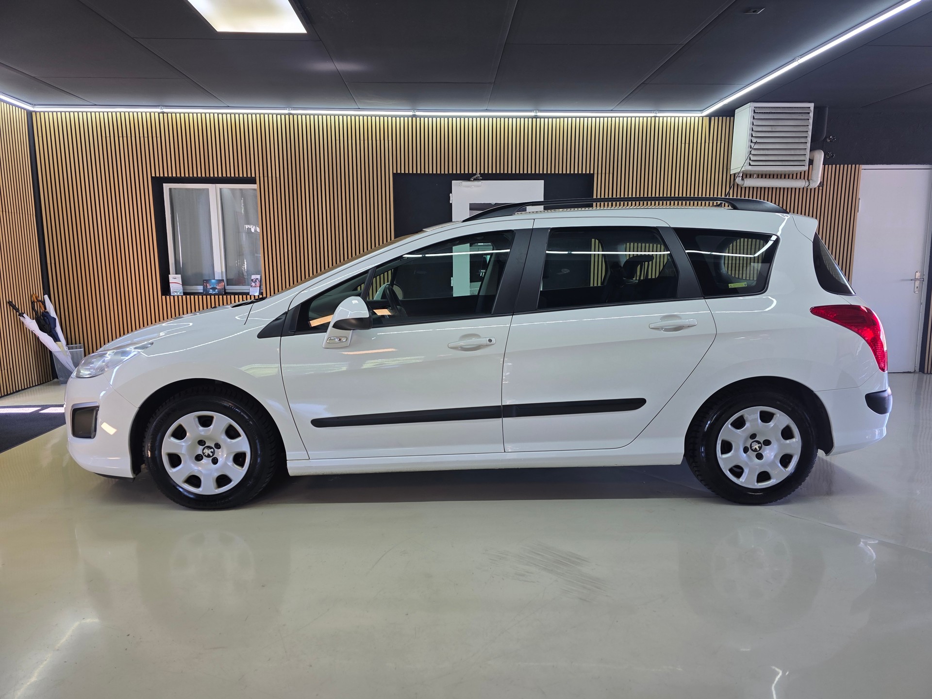 PEUGEOT 308 SW 1.6 HDI Access EGS6-showroom-element-3