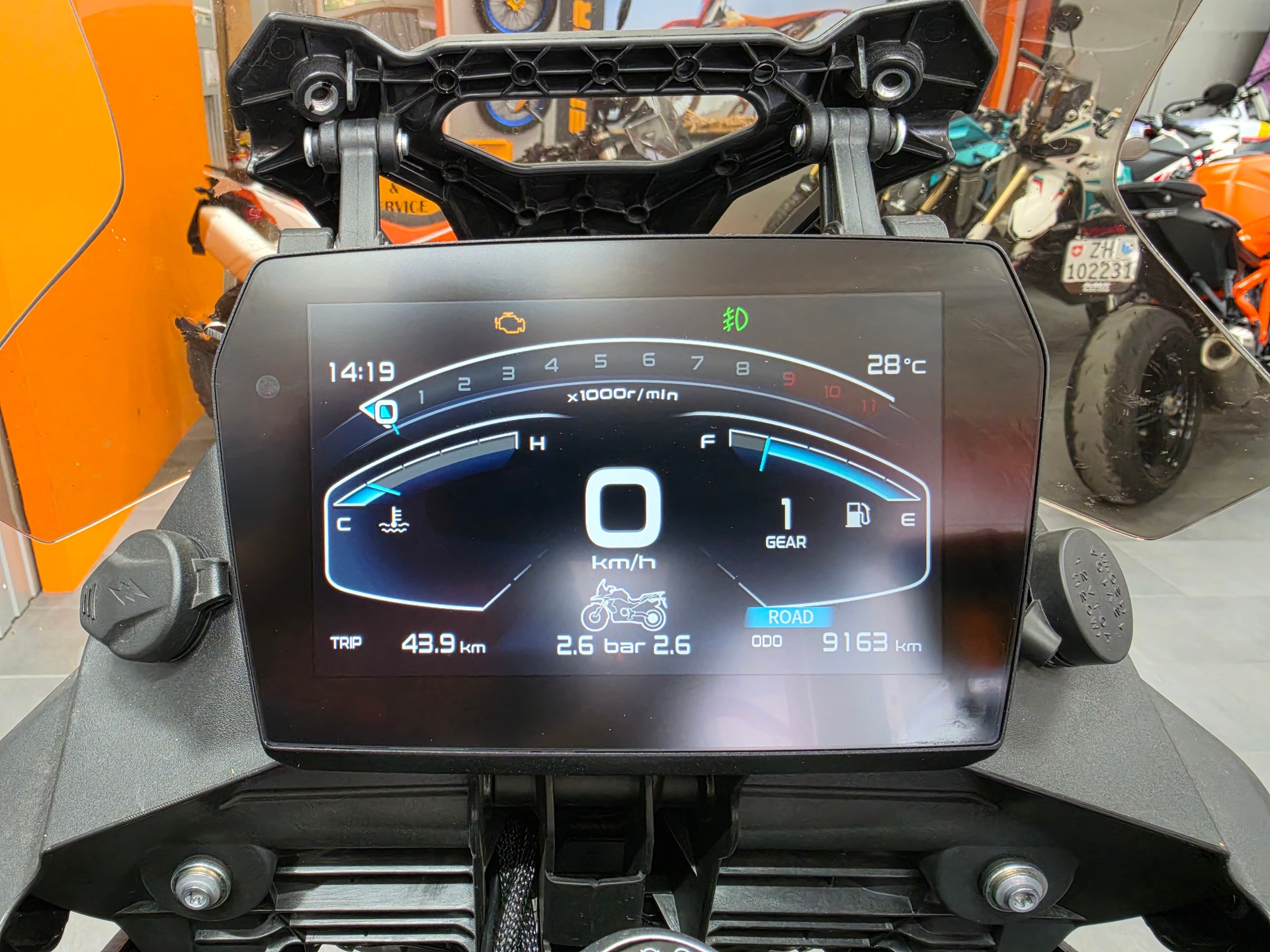 VOGE 900DSX-image-1