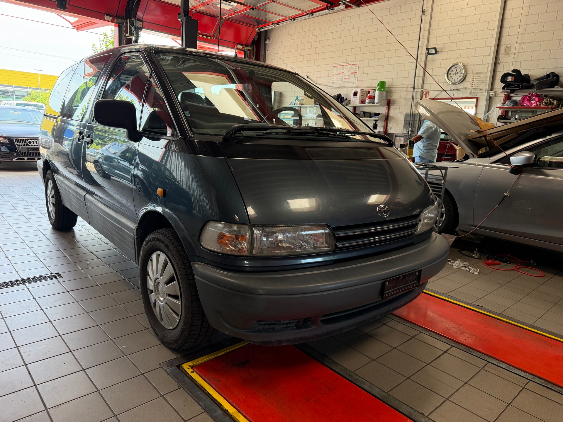 TOYOTA Previa XL 4x4-showroom-element-1