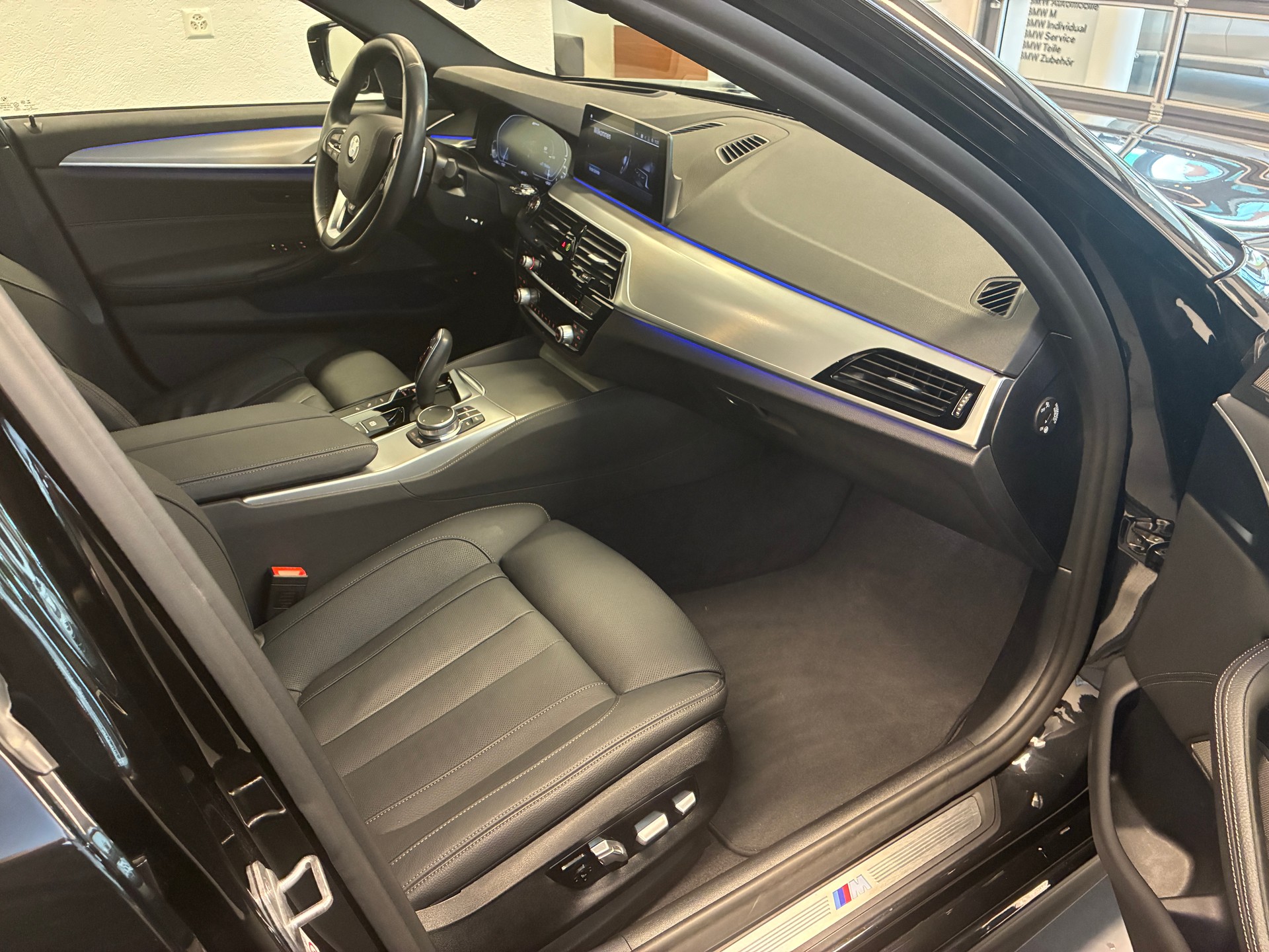 BMW 530e xDrive M Sport-image-17