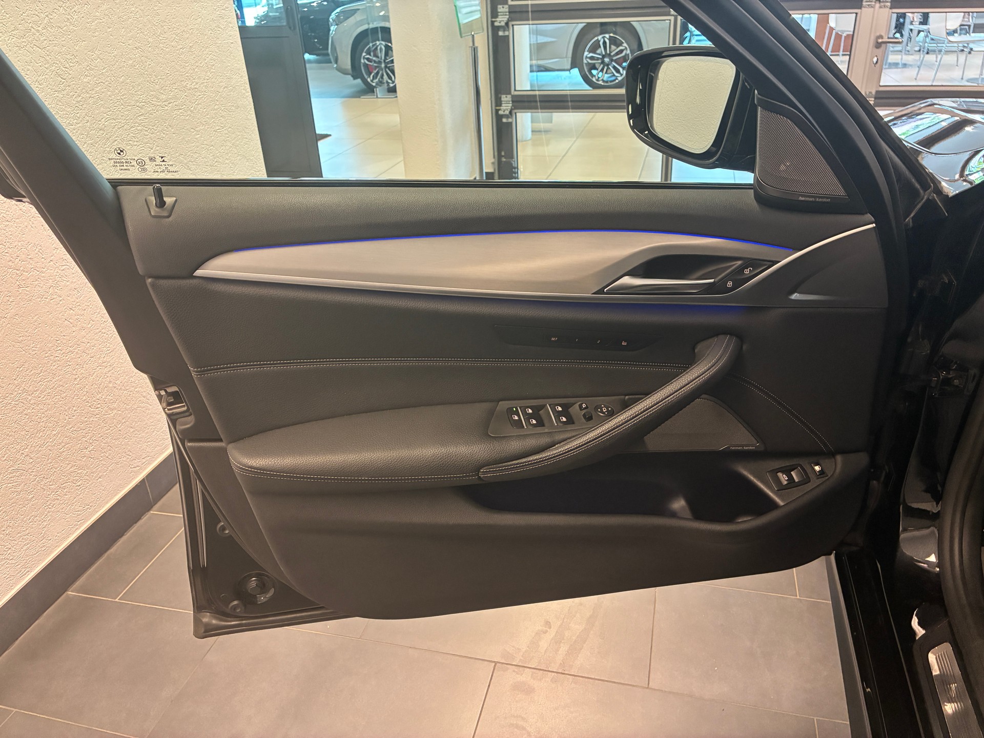 BMW 530e xDrive M Sport-image-5