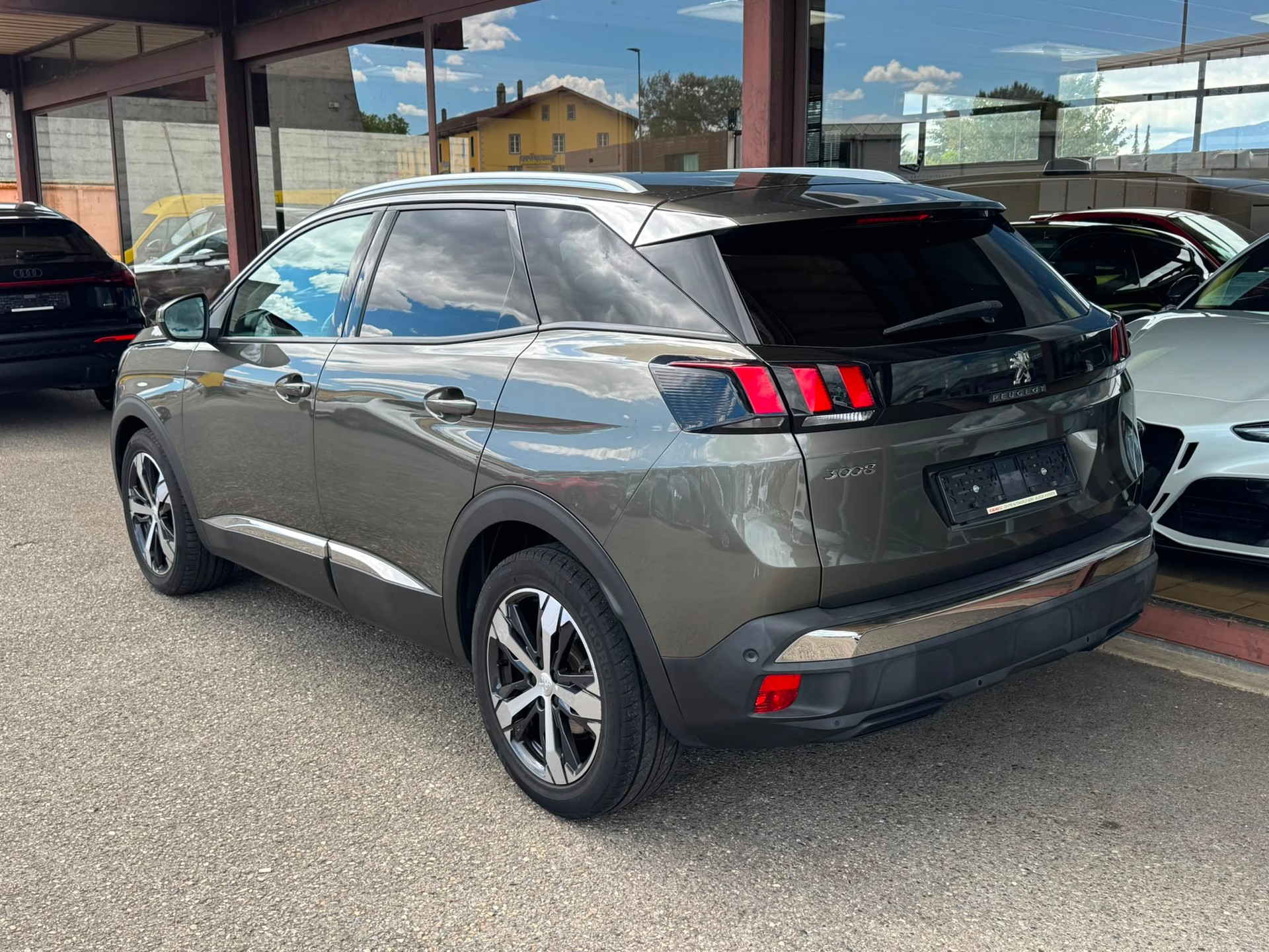 PEUGEOT 3008 1.2 PureTech Allure EAT-image-3