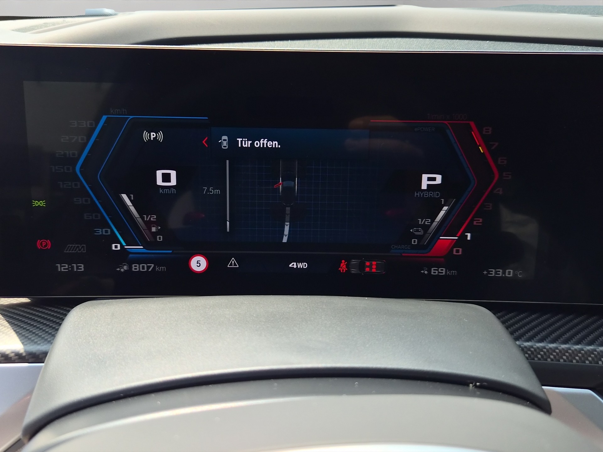 BMW XM xDrive 50e PHEV Steptronic-image-13