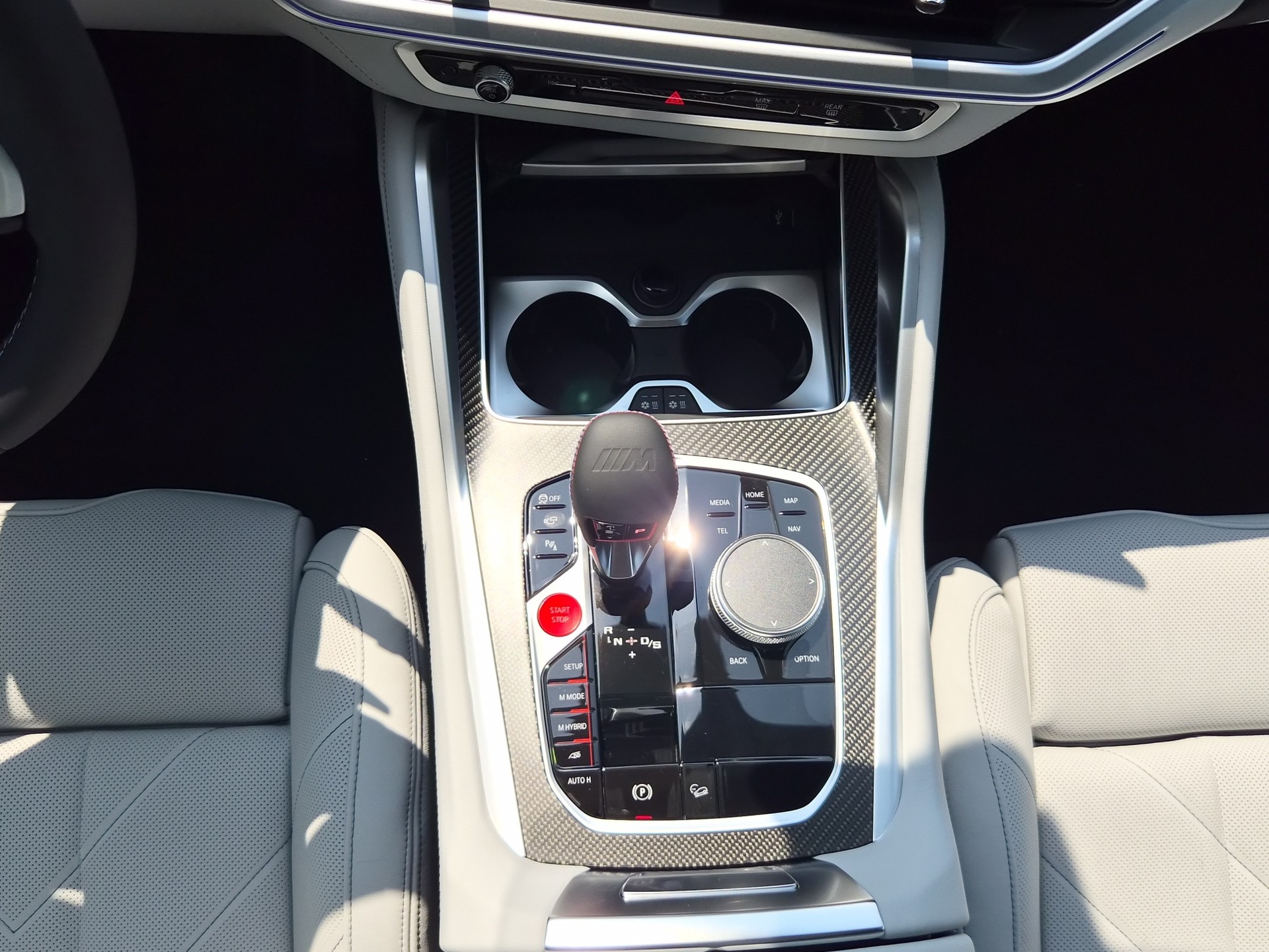 BMW XM xDrive 50e PHEV Steptronic-image-15