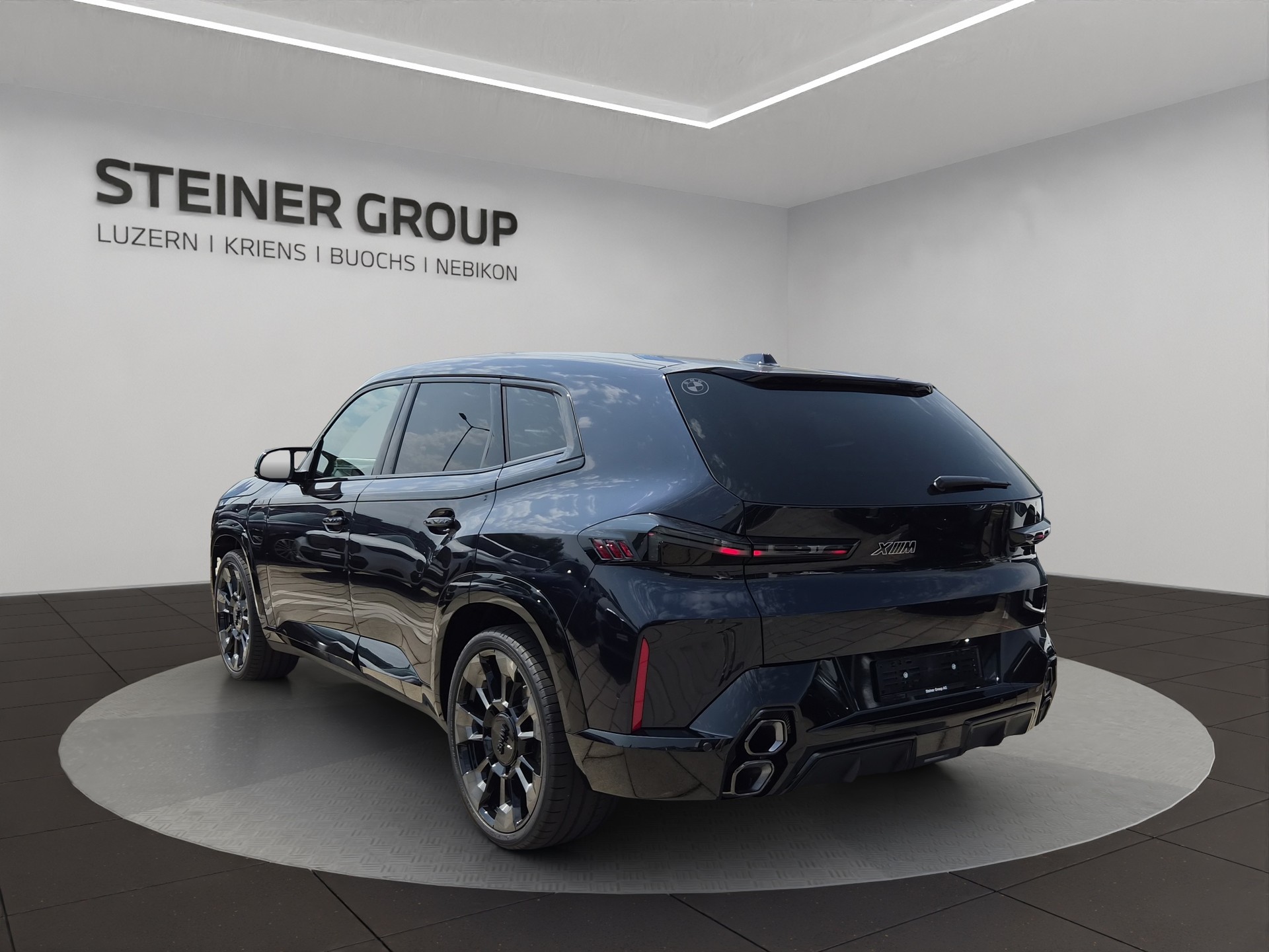 BMW XM xDrive 50e PHEV Steptronic-image-6