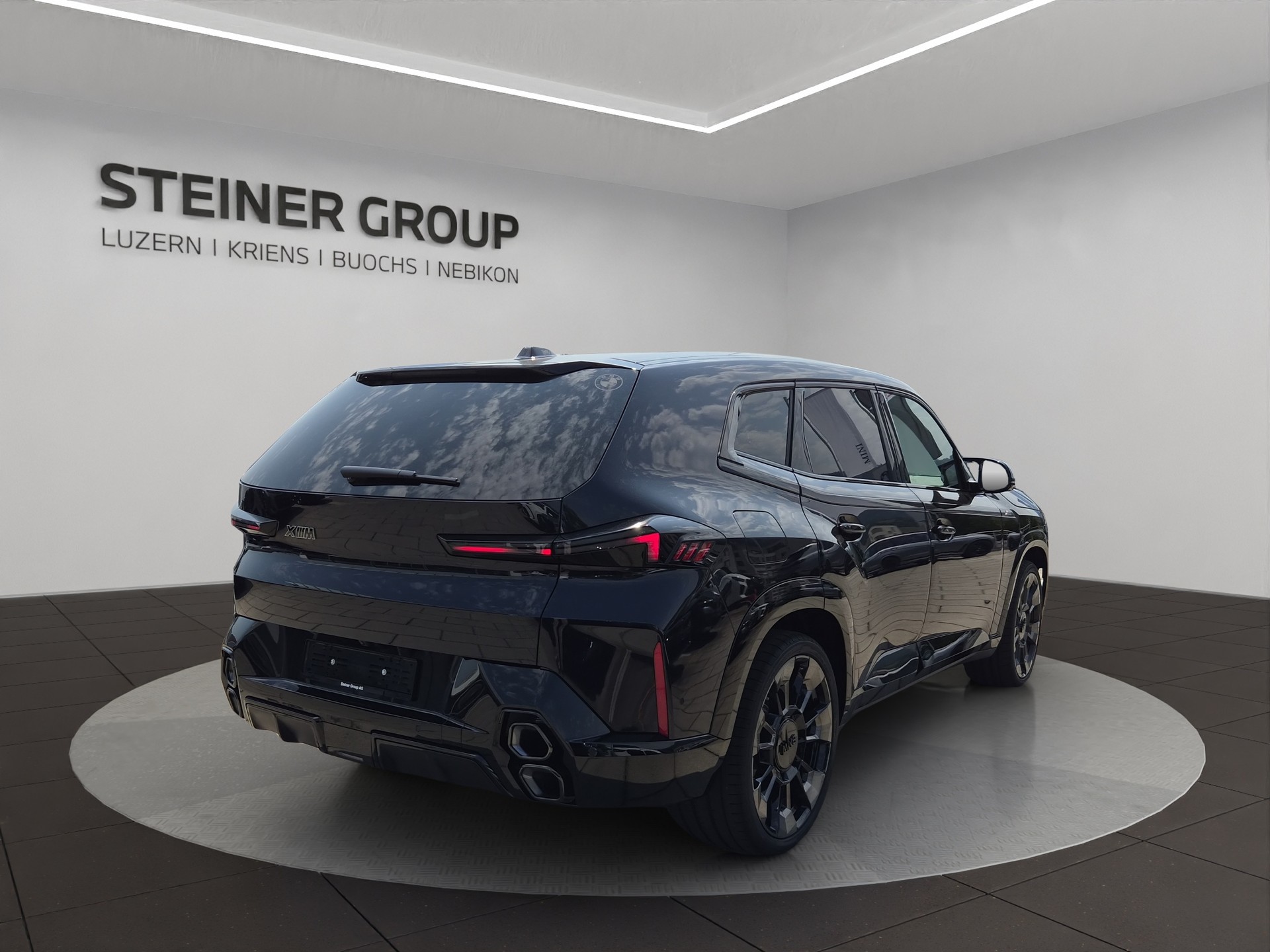 BMW XM xDrive 50e PHEV Steptronic-image-4