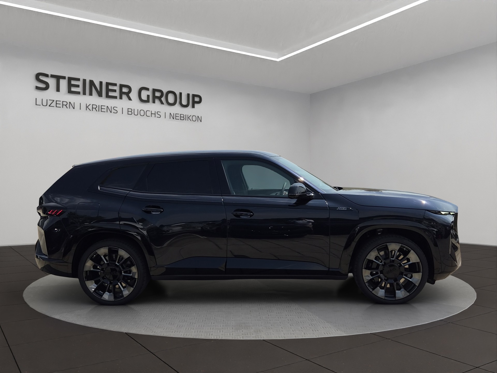 BMW XM xDrive 50e PHEV Steptronic-showroom-element-3