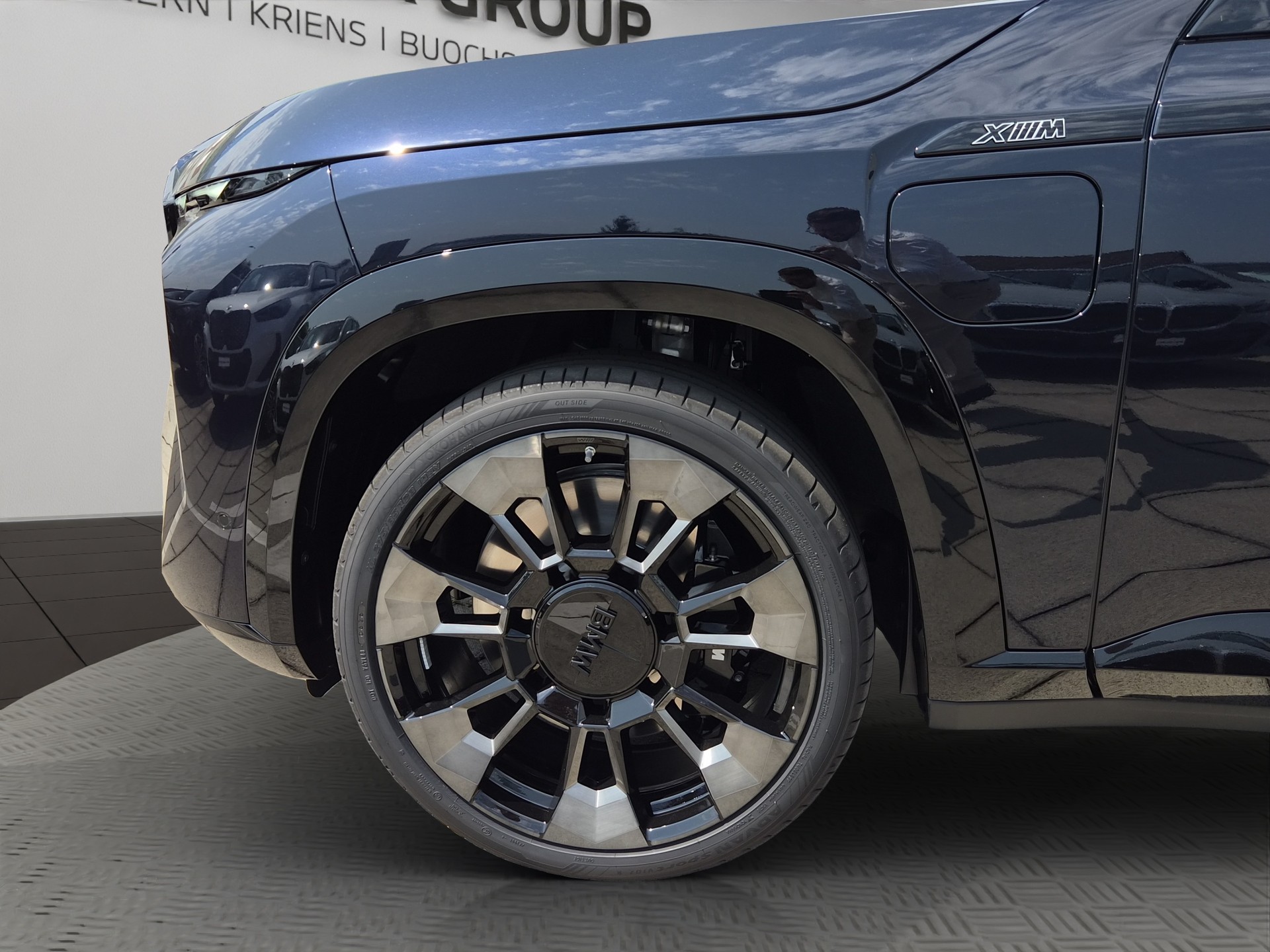 BMW XM xDrive 50e PHEV Steptronic-image-8