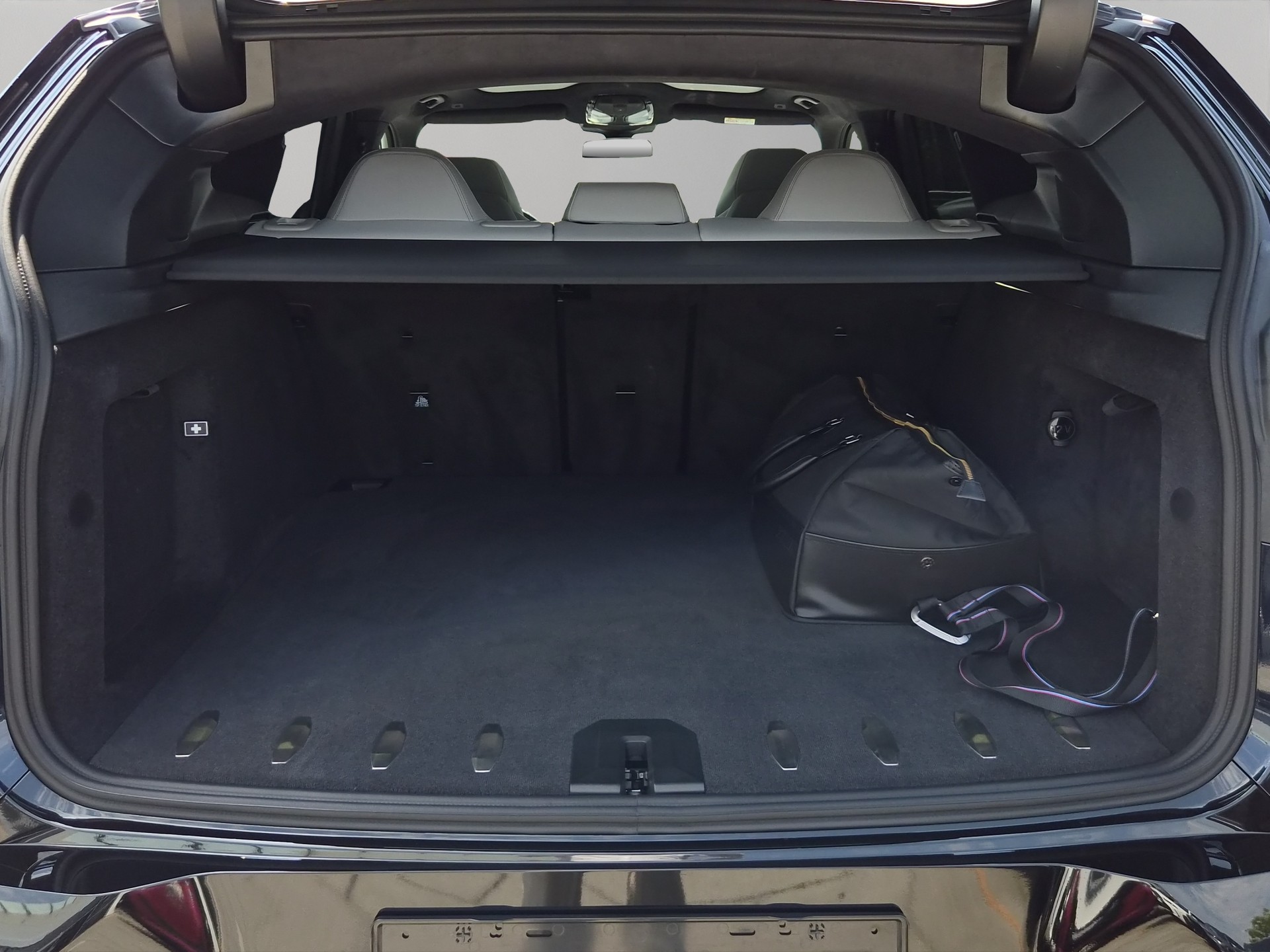 BMW XM xDrive 50e PHEV Steptronic-image-18