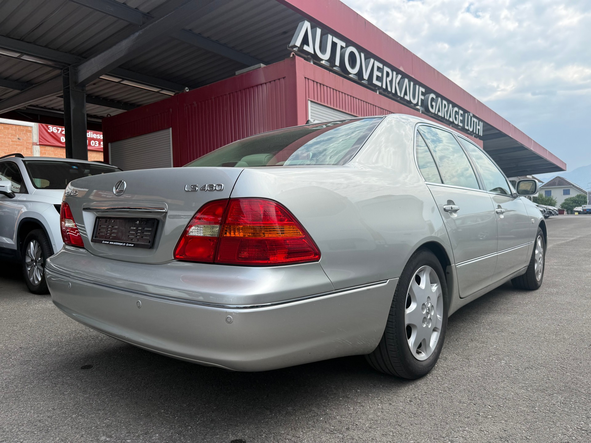 LEXUS LS 430 Automatic Ultra Luxury-showroom-element-1