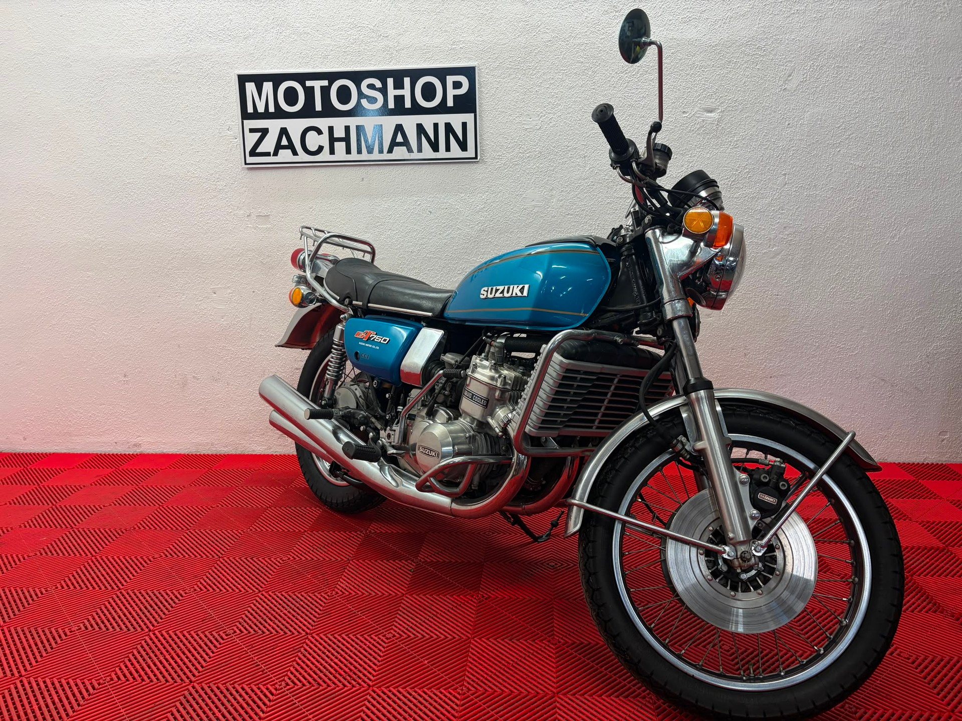 SUZUKI GT 750-image-1