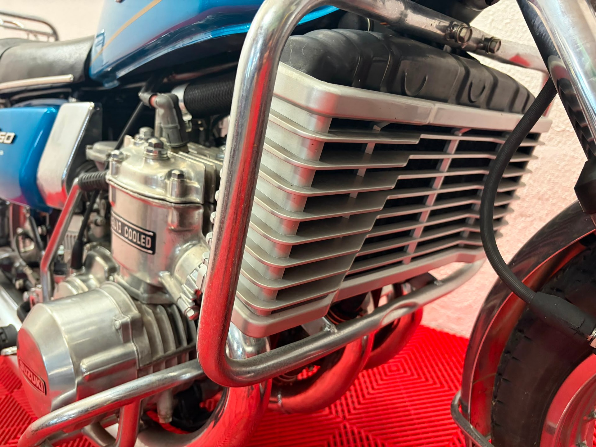 SUZUKI GT 750-image-8