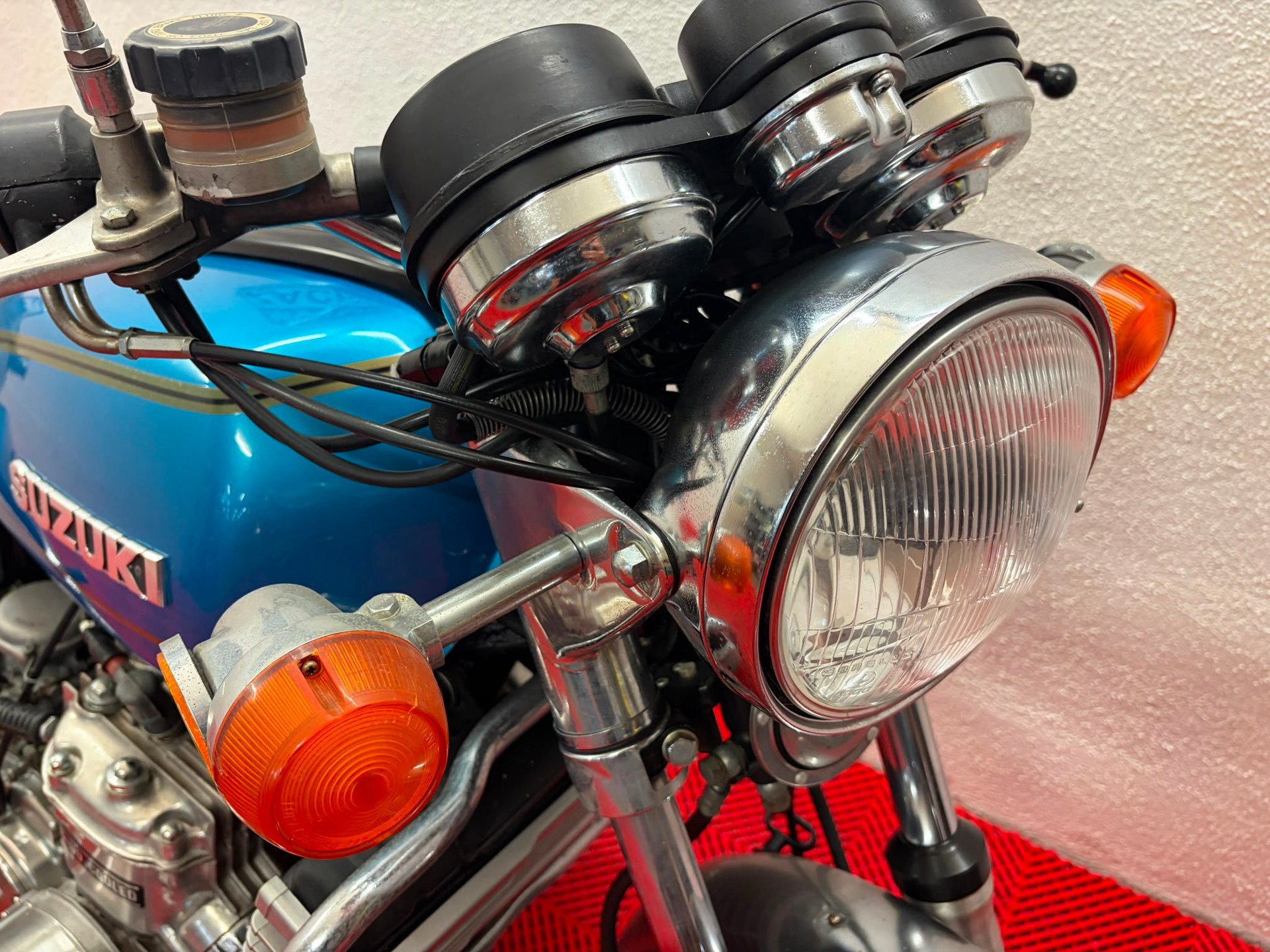SUZUKI GT 750-image-9