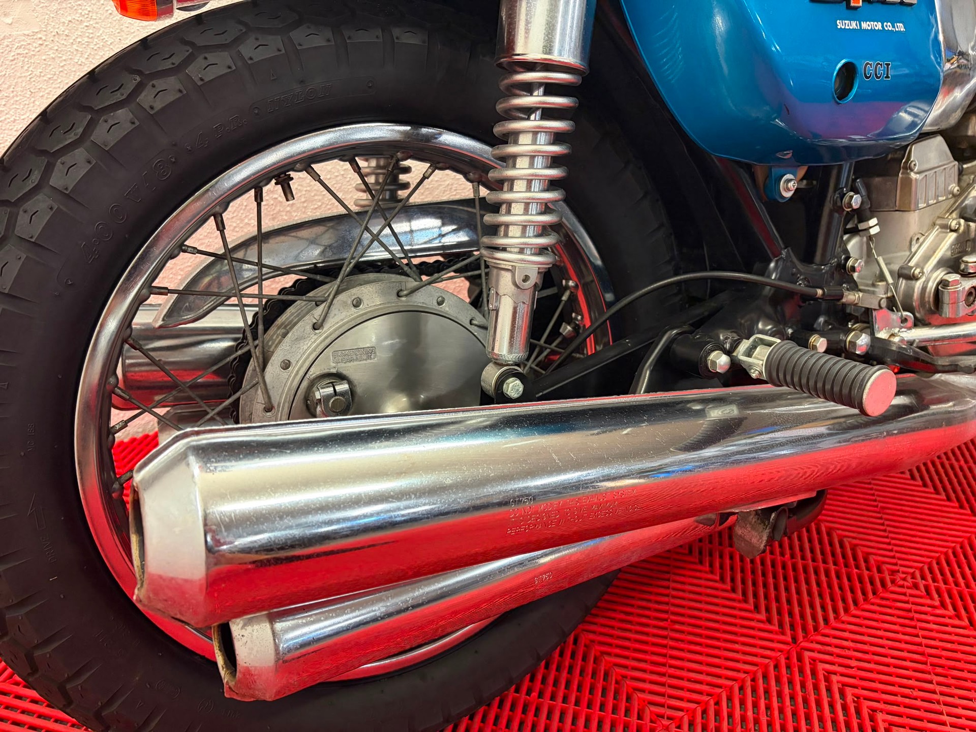 SUZUKI GT 750-image-11