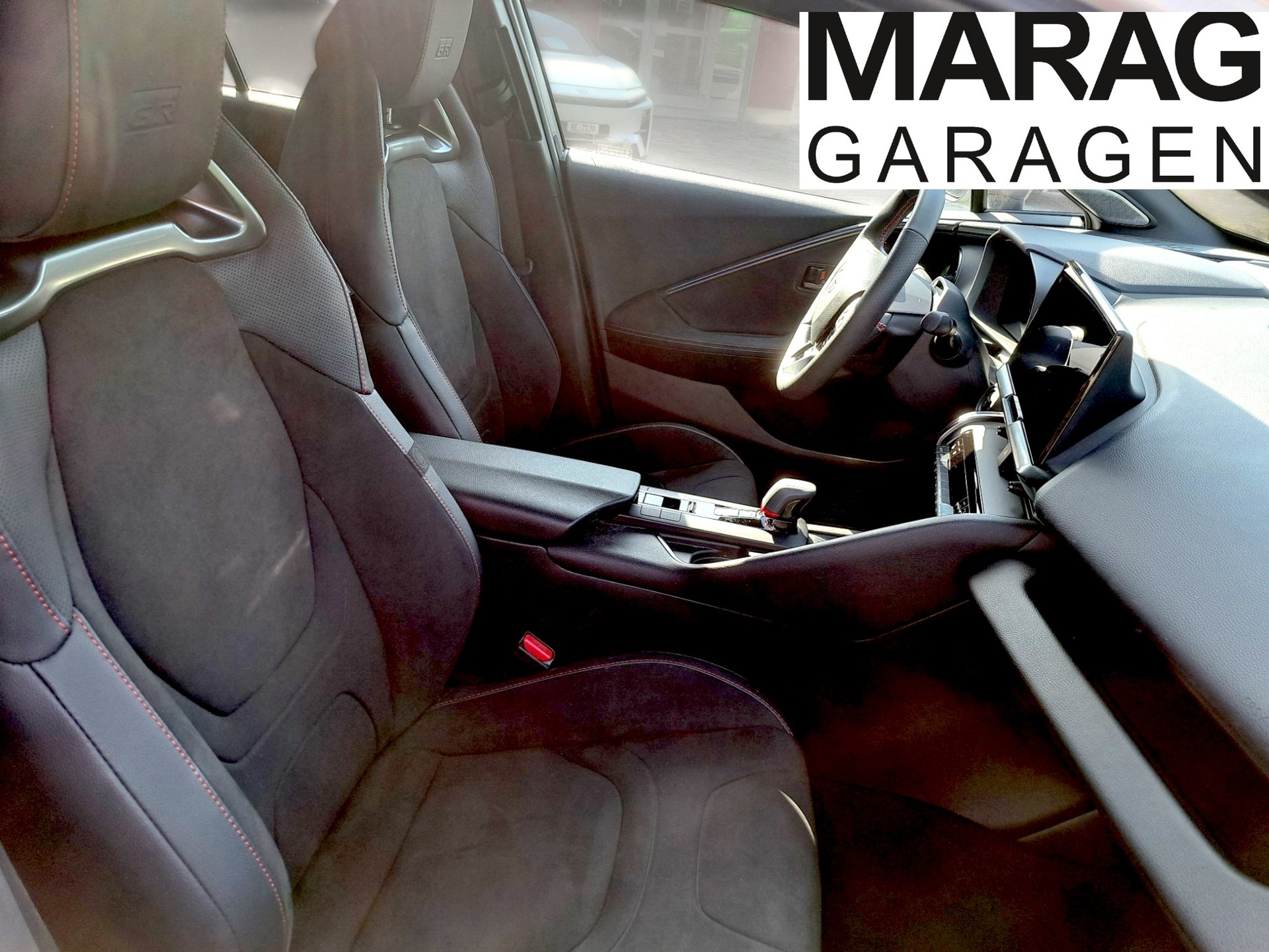 TOYOTA C-HR 2.0 HSD CVT GR Sport Premiere 4WD-image-5
