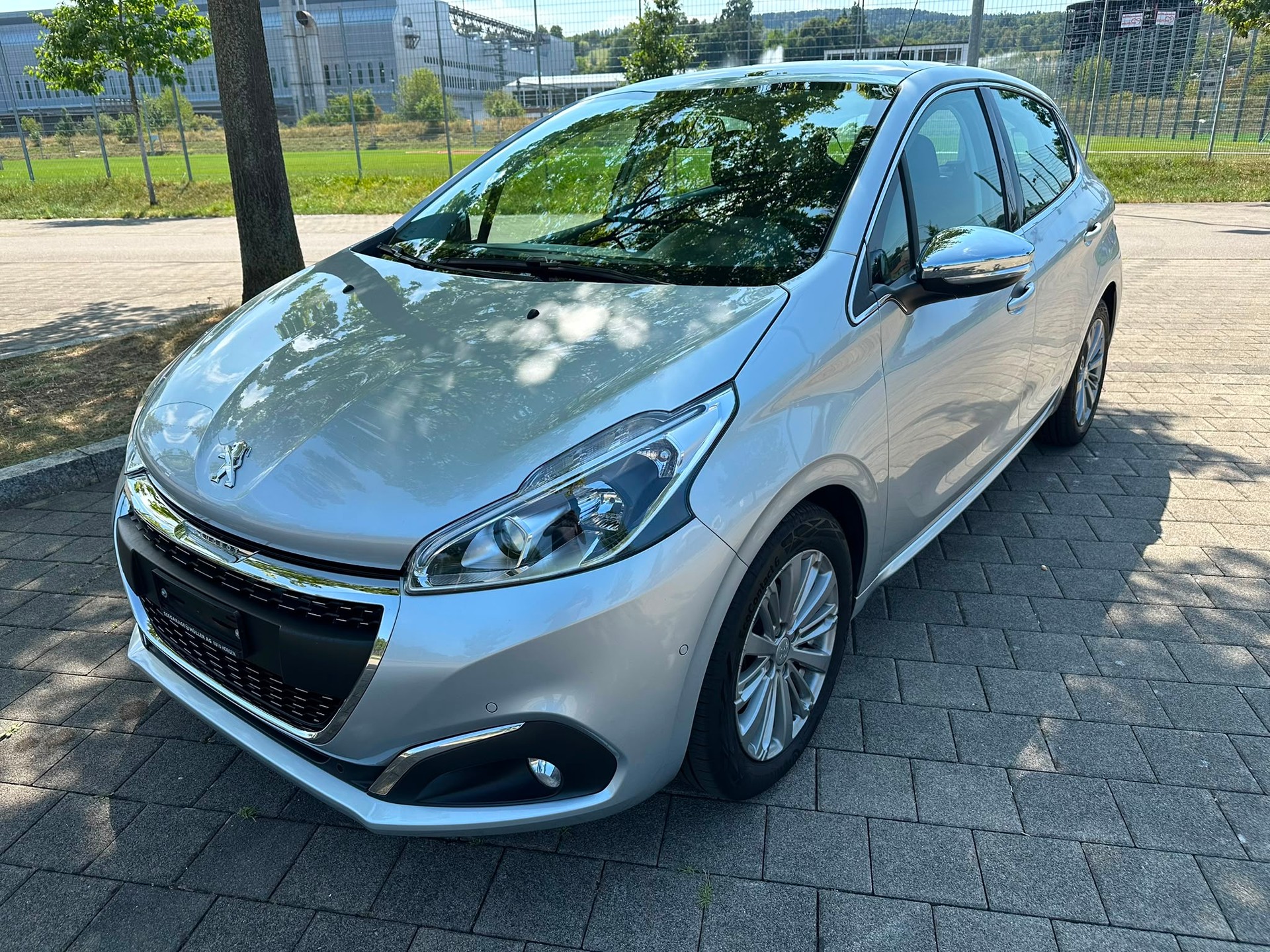 PEUGEOT 208 1.2 PureTech Allure EAT6