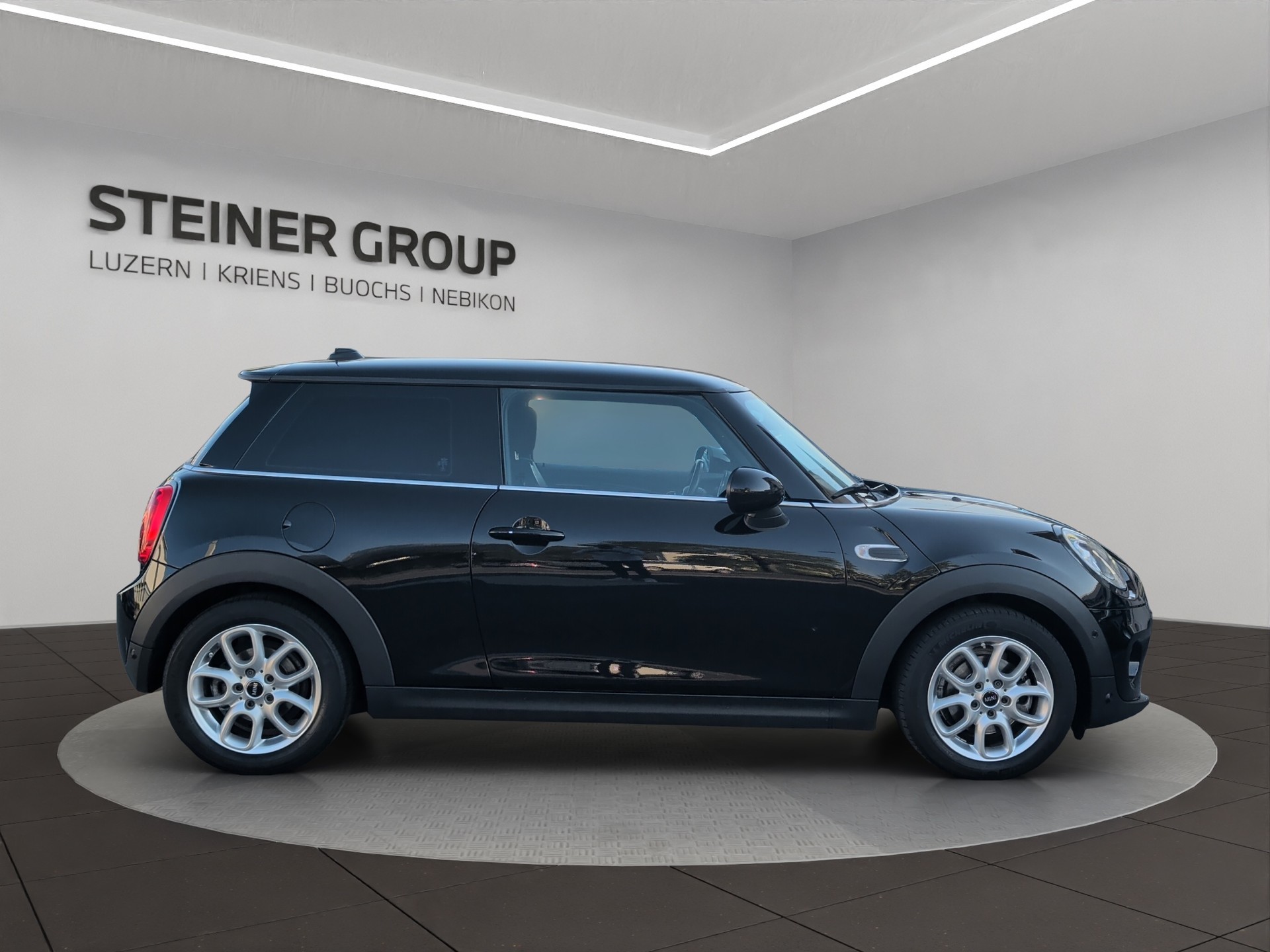 MINI Cooper Hyde Park-showroom-element-3