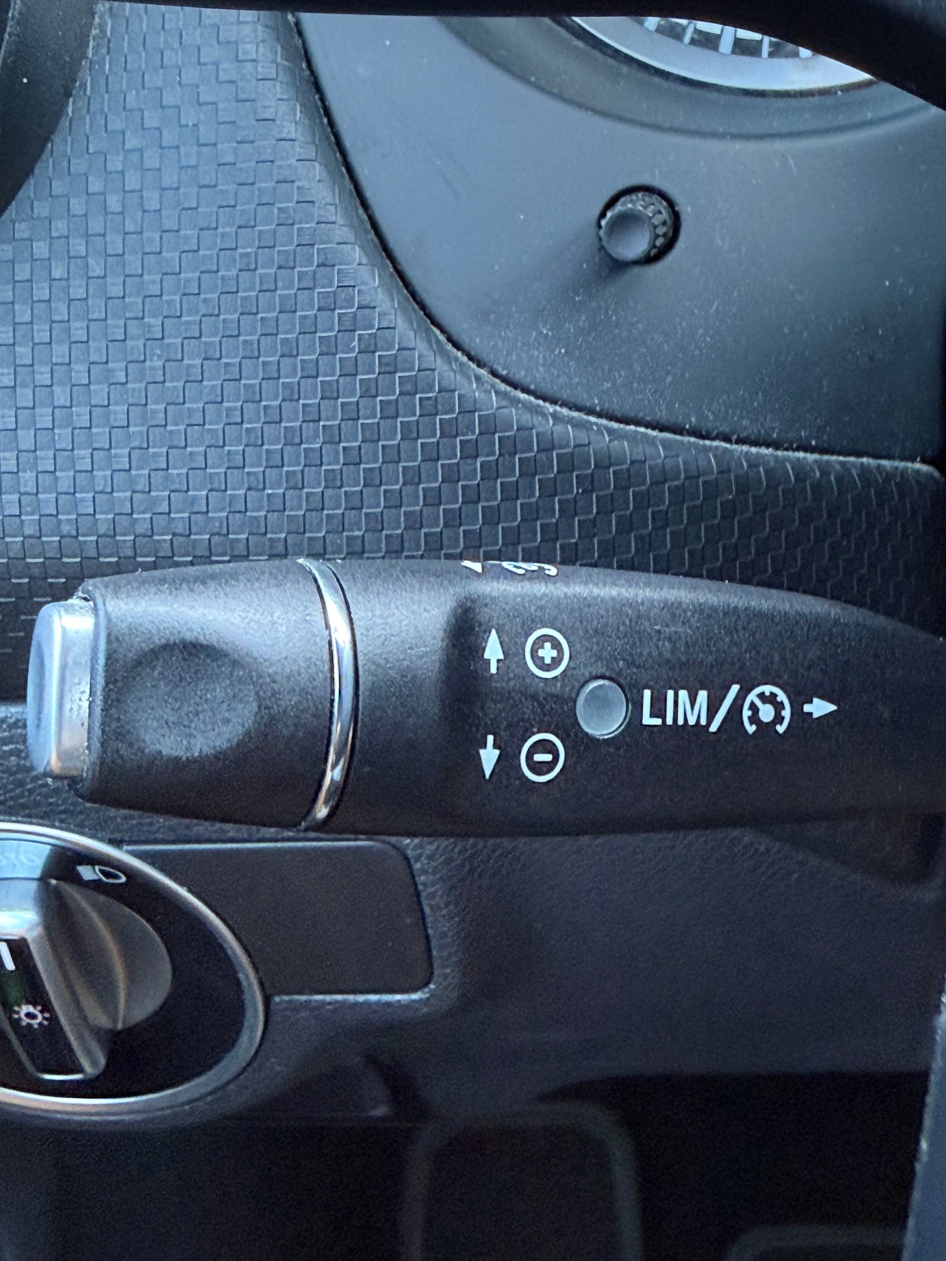 MERCEDES-BENZ A 200 Night Star 7G-DCT-image-11