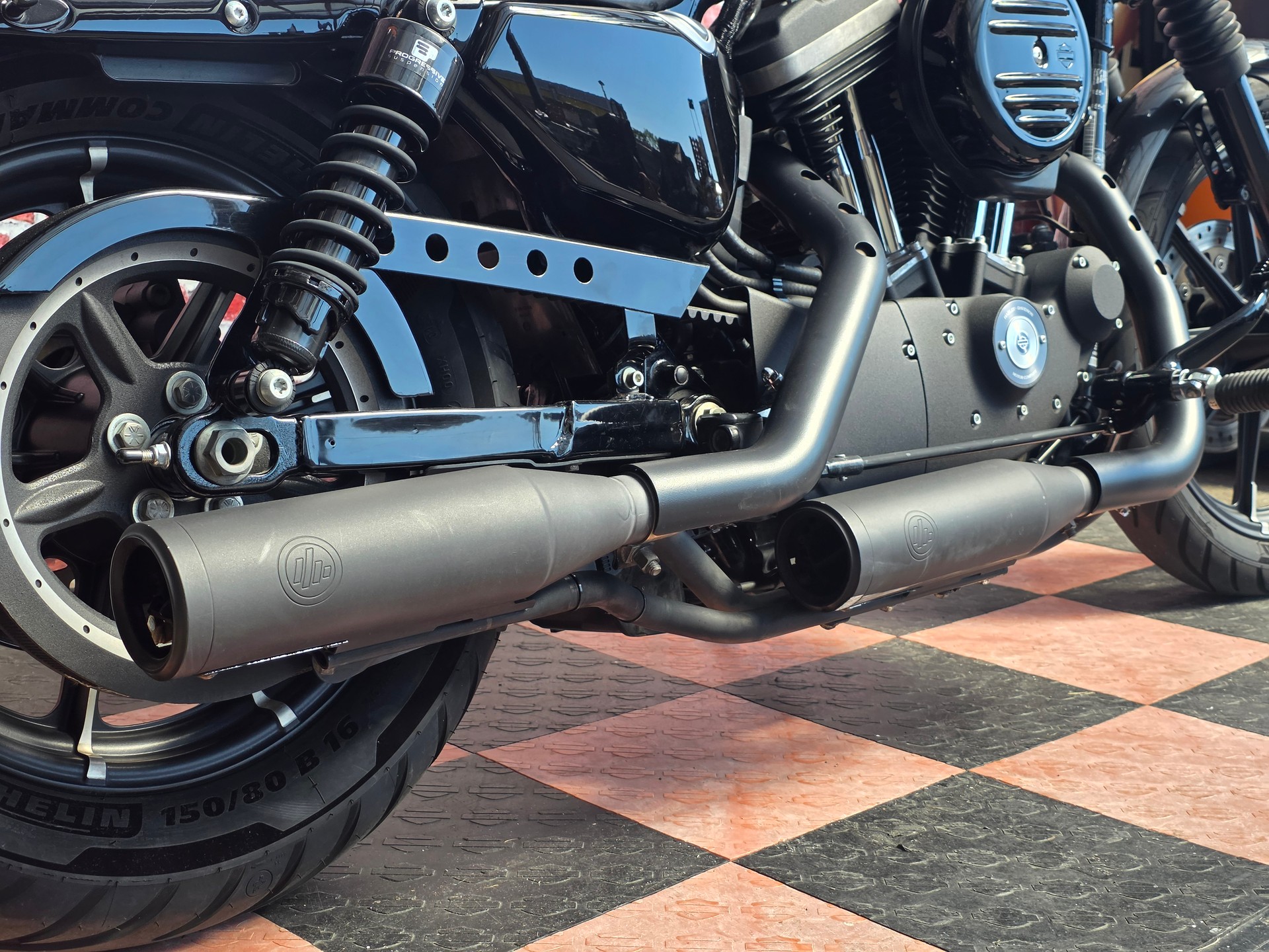 HARLEY-DAVIDSON XL 883 N Sportster Iron ABS-image-9