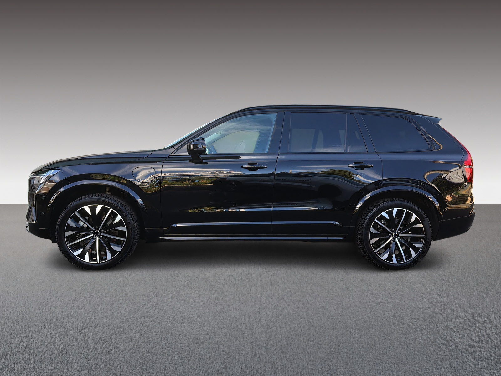 VOLVO XC90 2.0 T8 TE Plus Dark eAWD-showroom-element-3