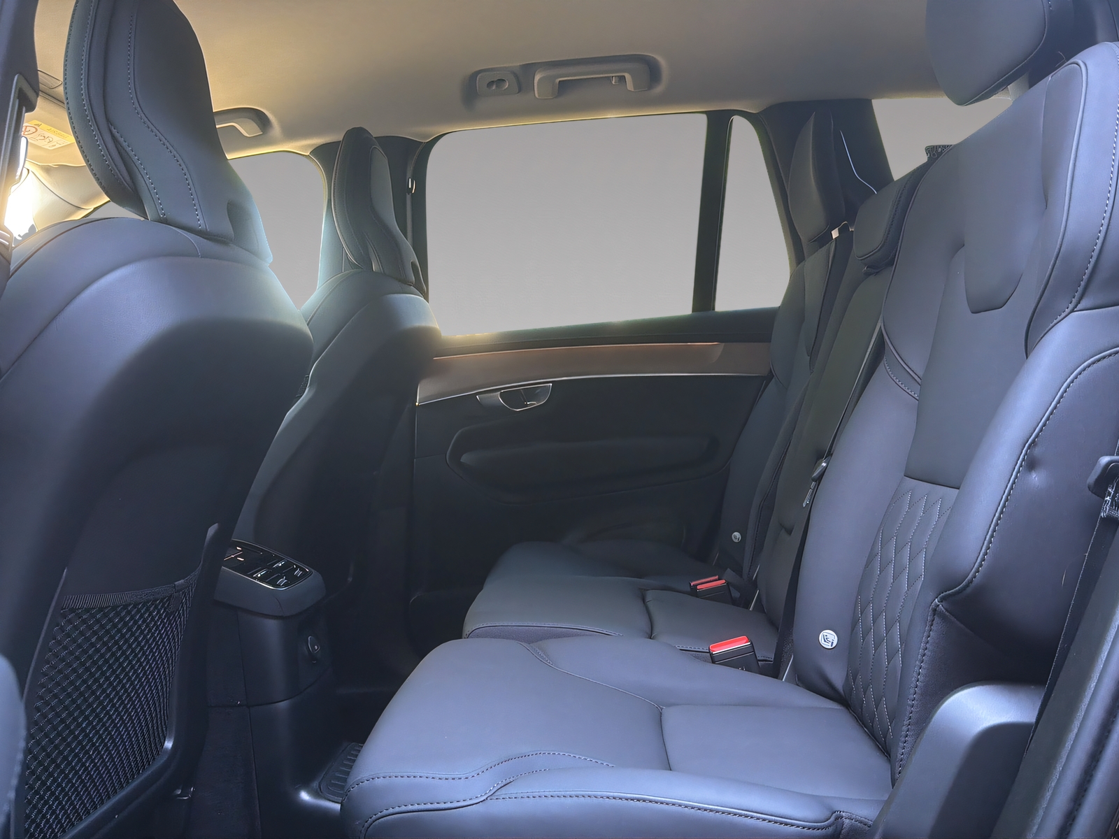 VOLVO XC90 2.0 T8 TE Plus Dark eAWD-image-18