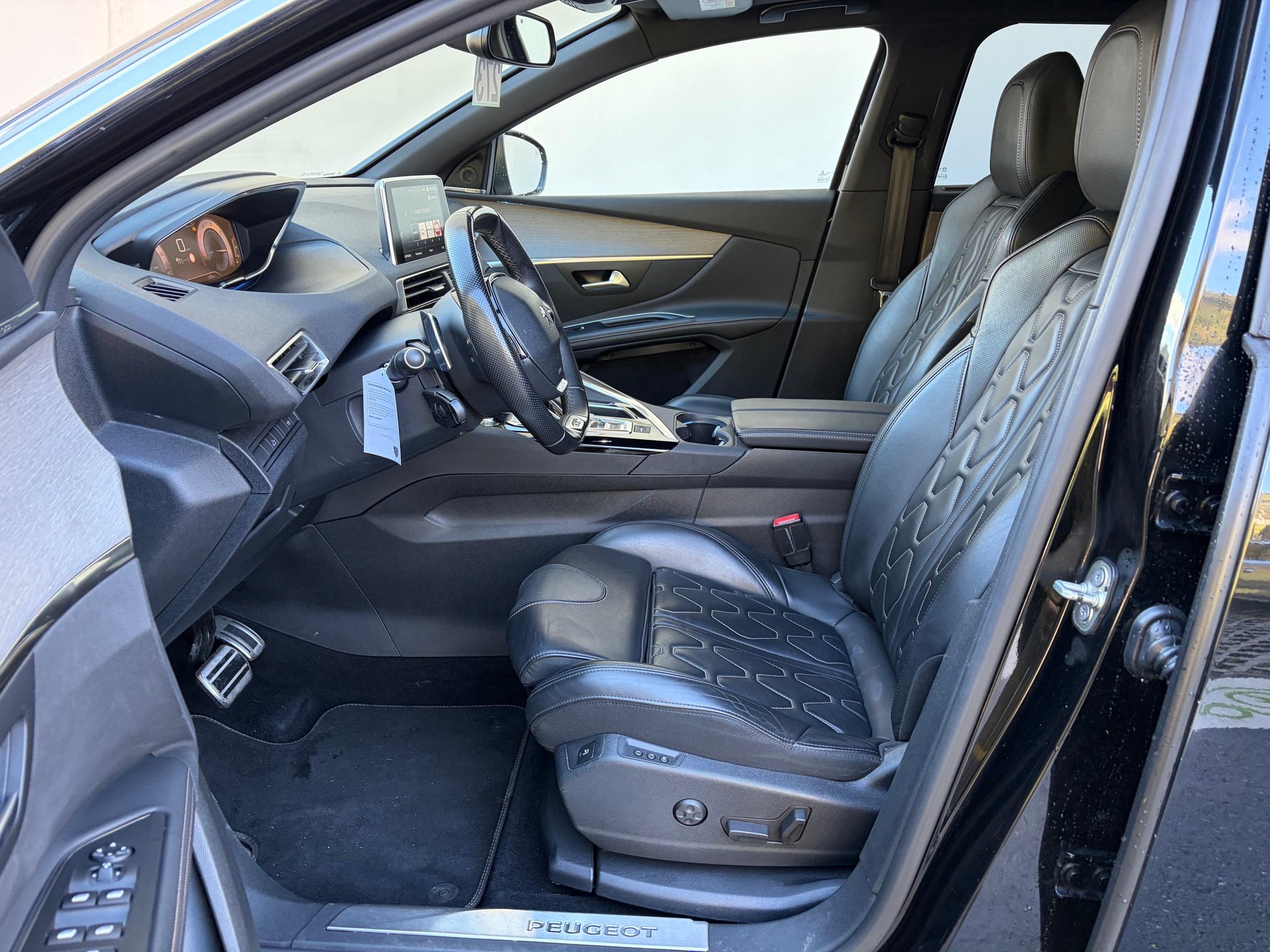 PEUGEOT 5008 2.0 BlueHDi 180 GT-image-7