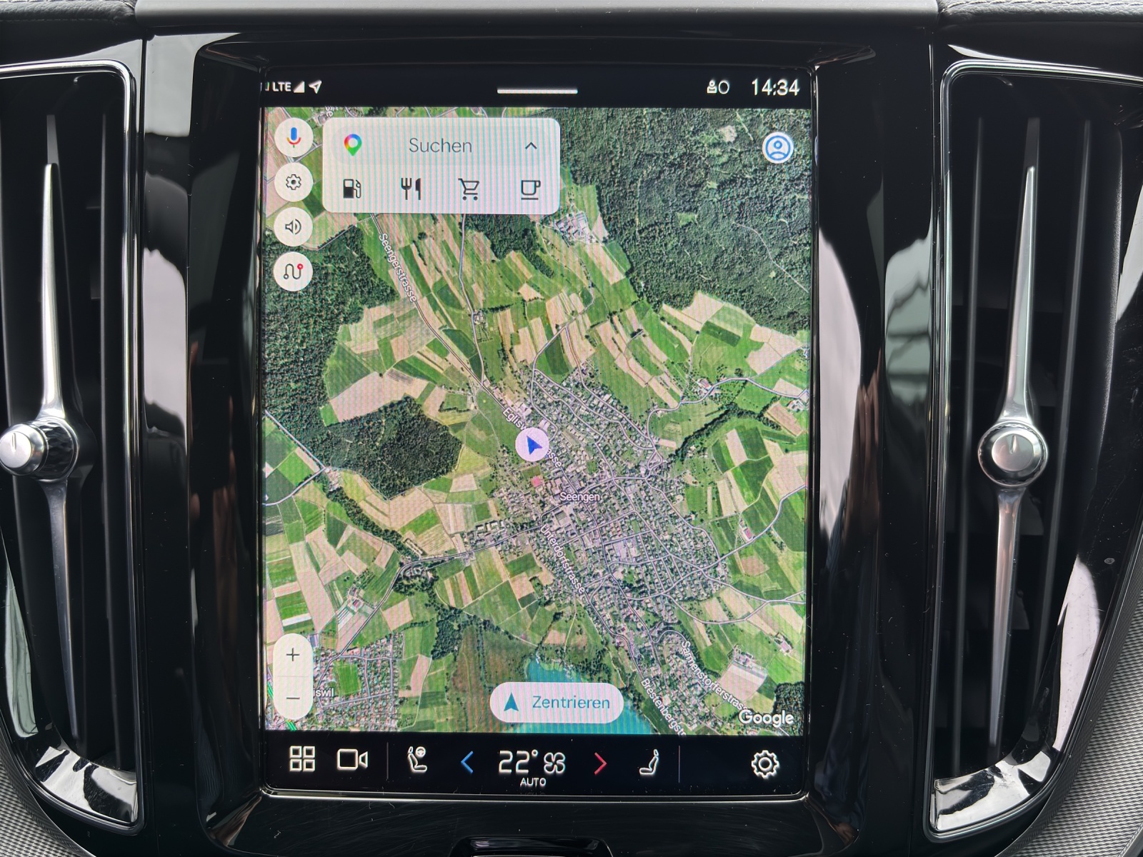 VOLVO XC60 B5 Benzin Mild Hybrid AWD Ultra Dark Geartronic mit AHK, Panorama-Schiebedach, fortl. Werksgarantie 5 Jahre & Winterreifen-image-20