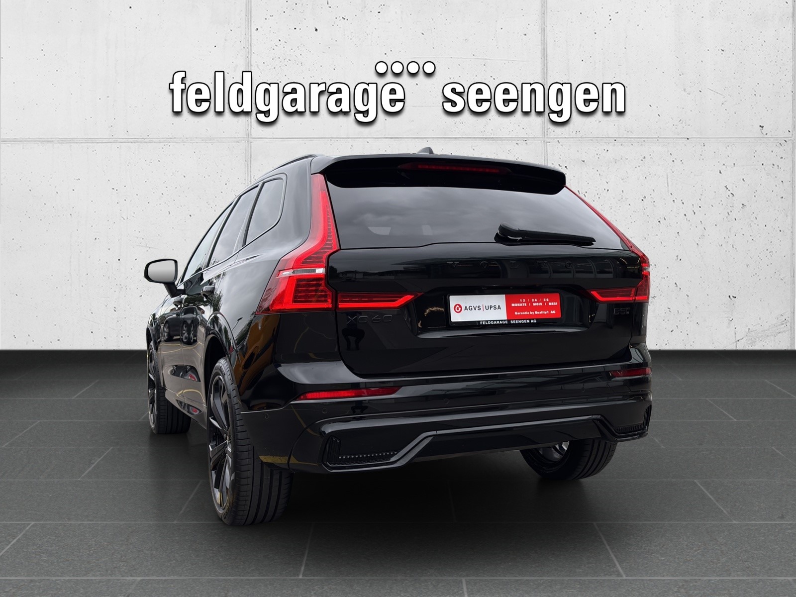 VOLVO XC60 B5 Benzin Mild Hybrid AWD Ultra Dark Geartronic mit AHK, Panorama-Schiebedach, fortl. Werksgarantie 5 Jahre & Winterreifen-image-6