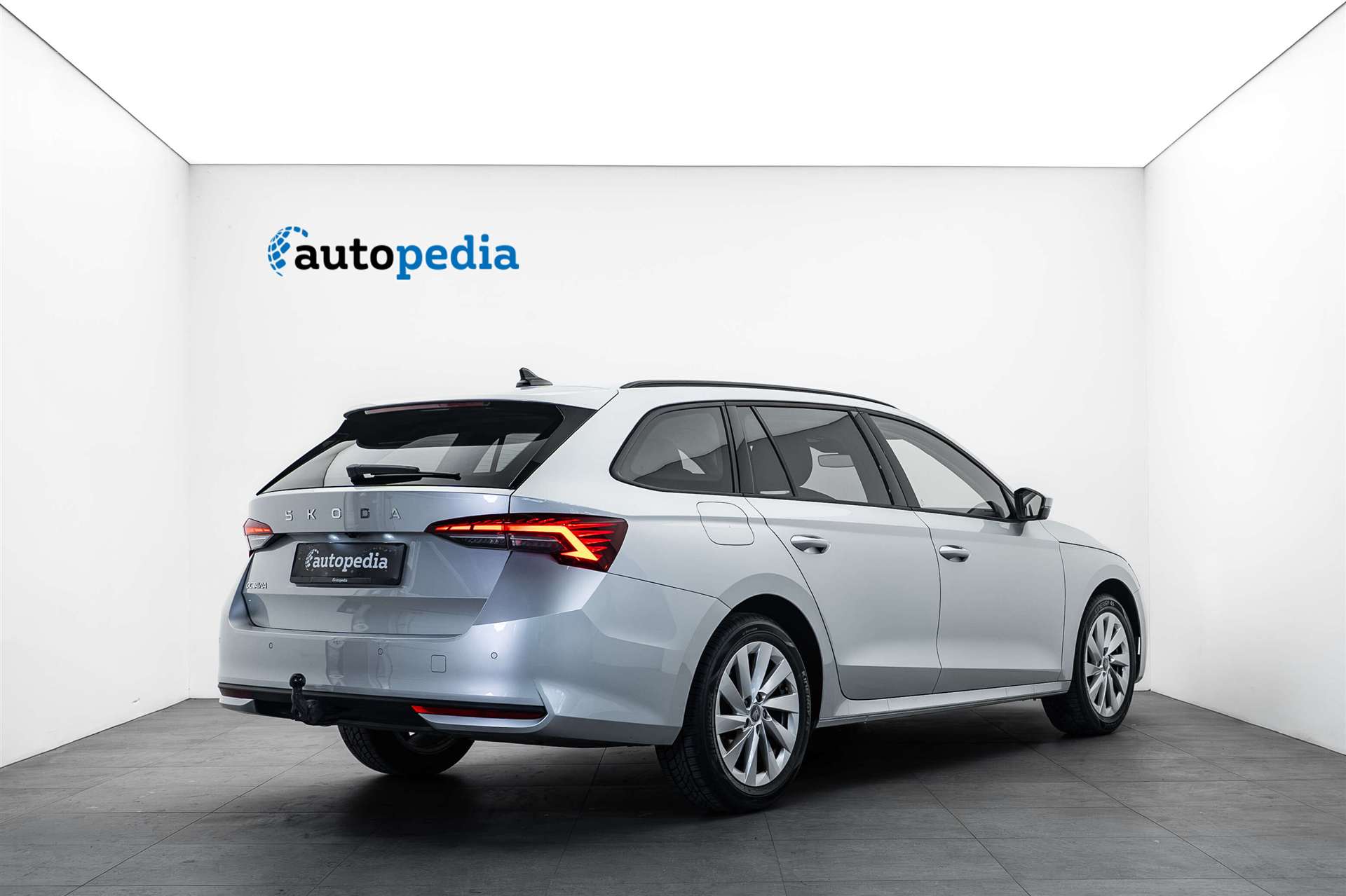 SKODA Octavia Combi 2.0 TDI DSG Selection-showroom-element-2