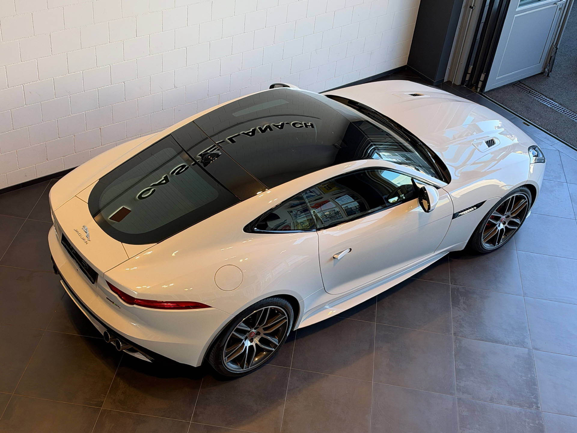 JAGUAR F-Type Coupé 5.0 V8 R AWD-image-5