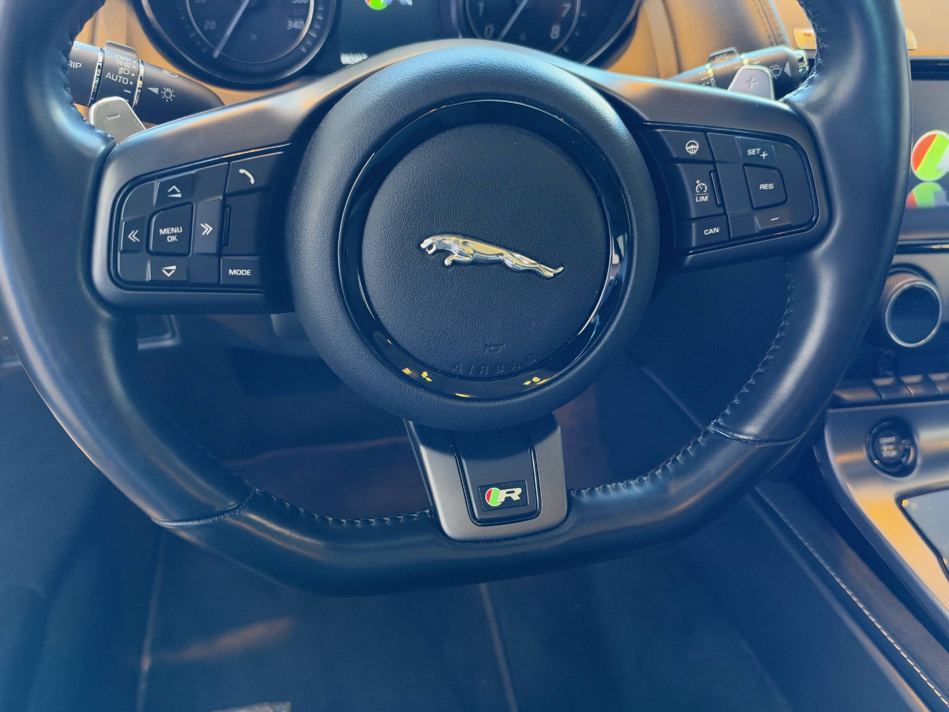 JAGUAR F-Type Coupé 5.0 V8 R AWD-image-11