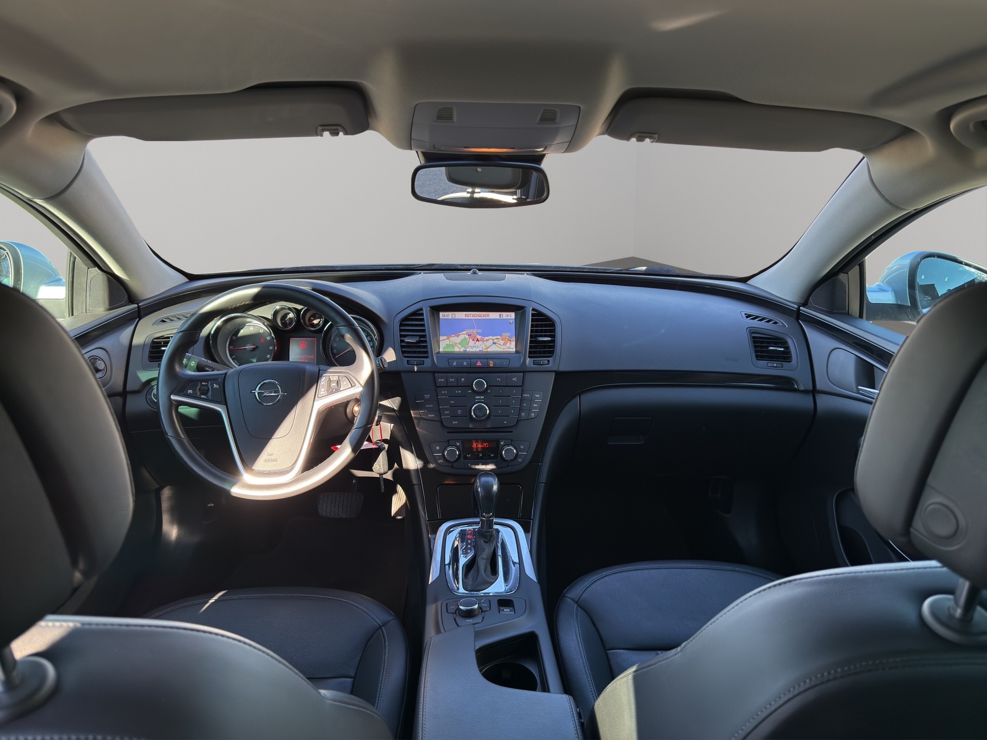 OPEL Insignia ST 2.0 Turbo Sport 4WD Aut.-image-18