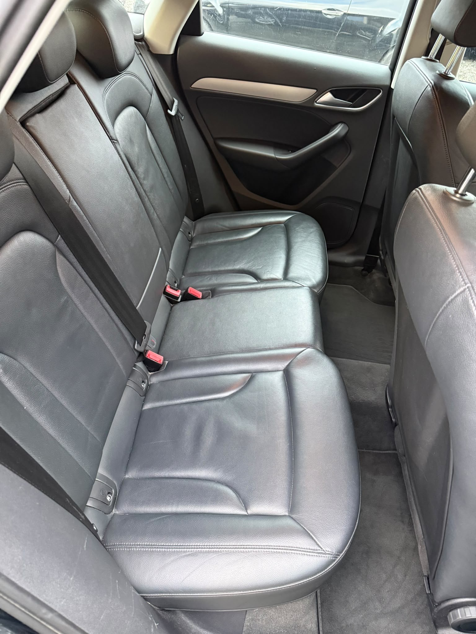 AUDI Q3 2.0 TDI Start quattro S-tronic-image-11