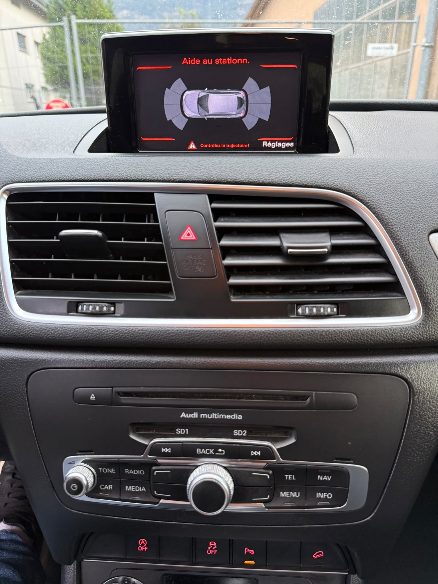 AUDI Q3 2.0 TDI Start quattro S-tronic-image-12