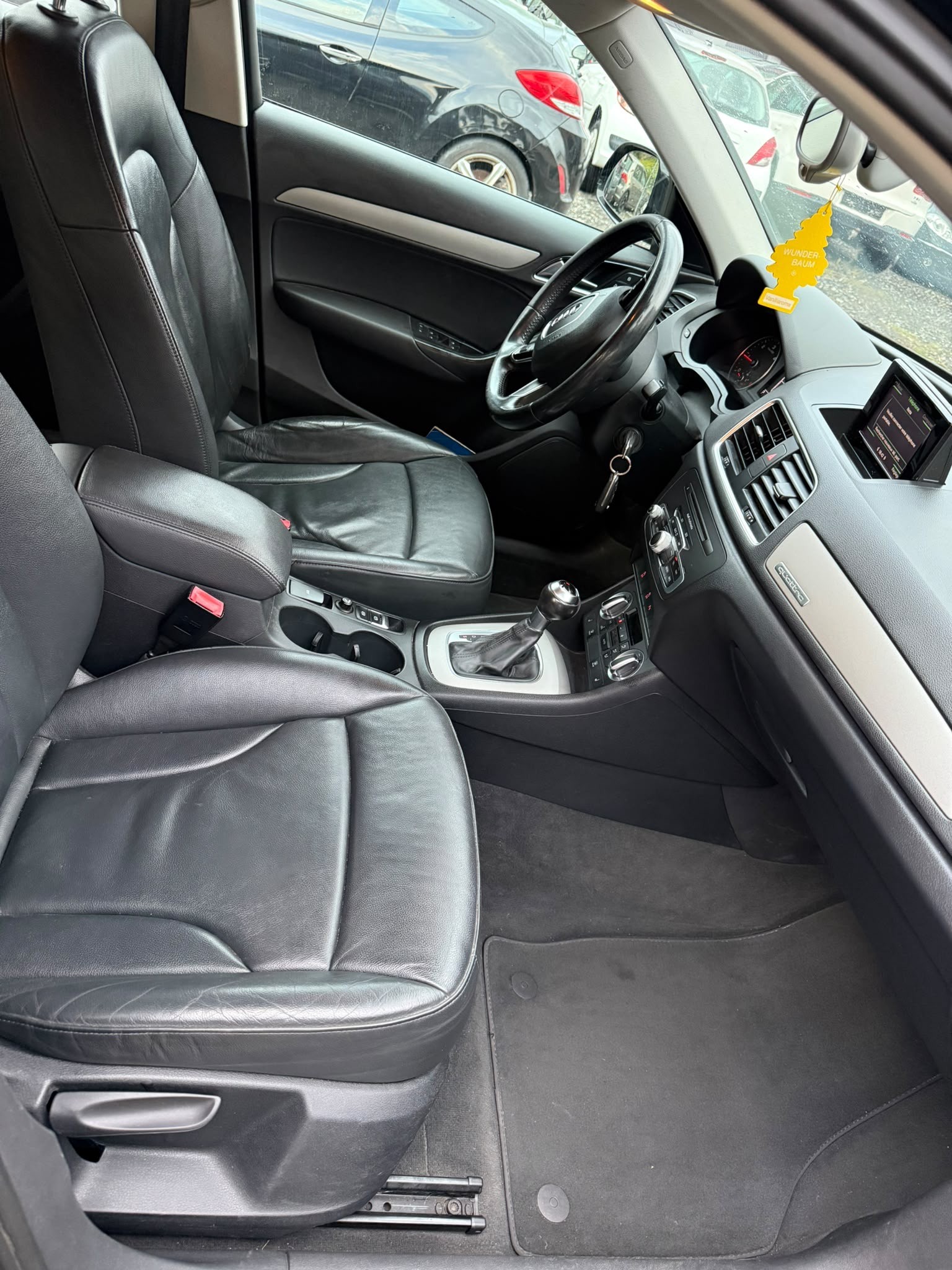 AUDI Q3 2.0 TDI Start quattro S-tronic-image-9