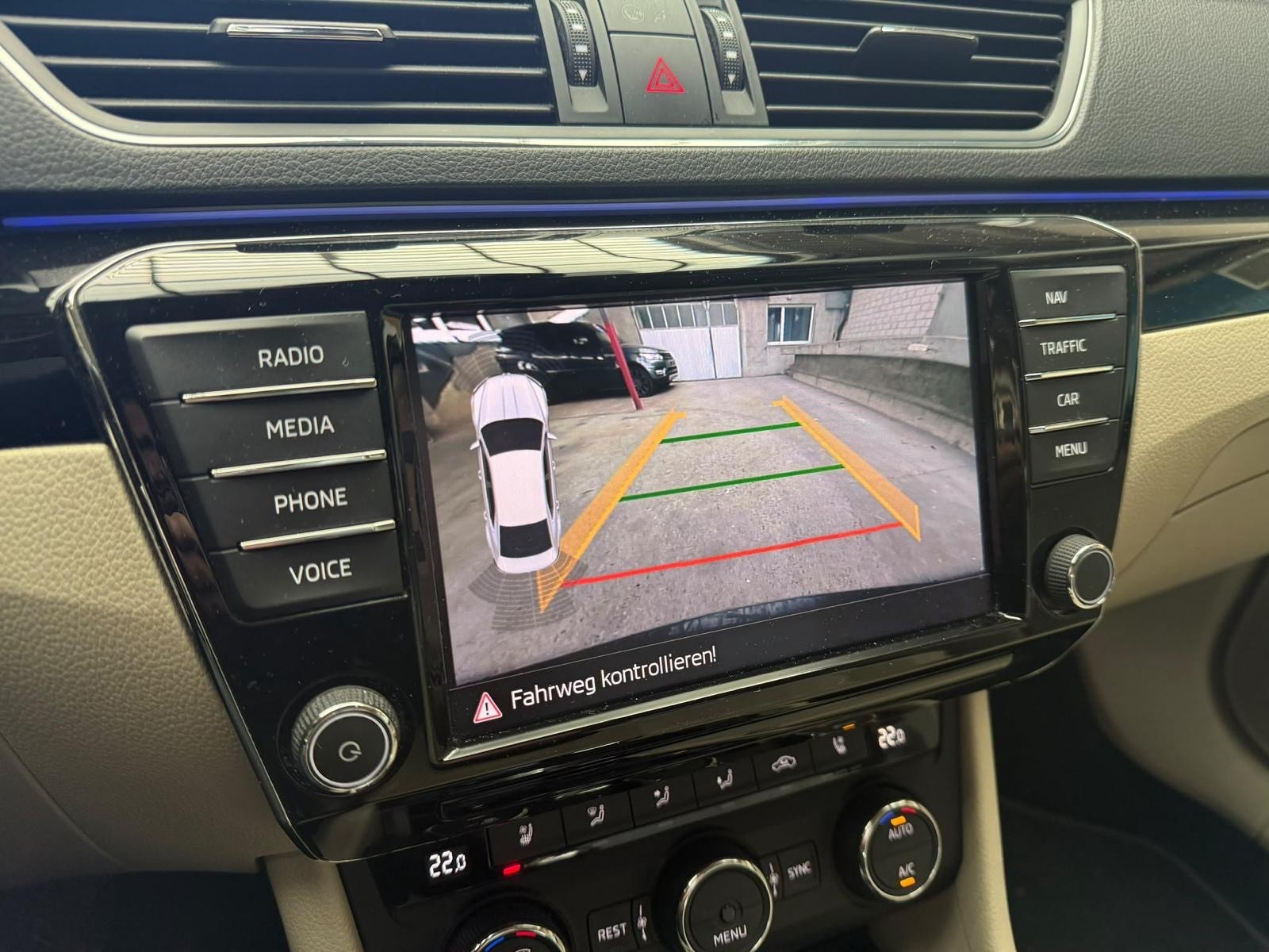 SKODA Superb 2.0TSI L&K 4x4 DSG-image-13