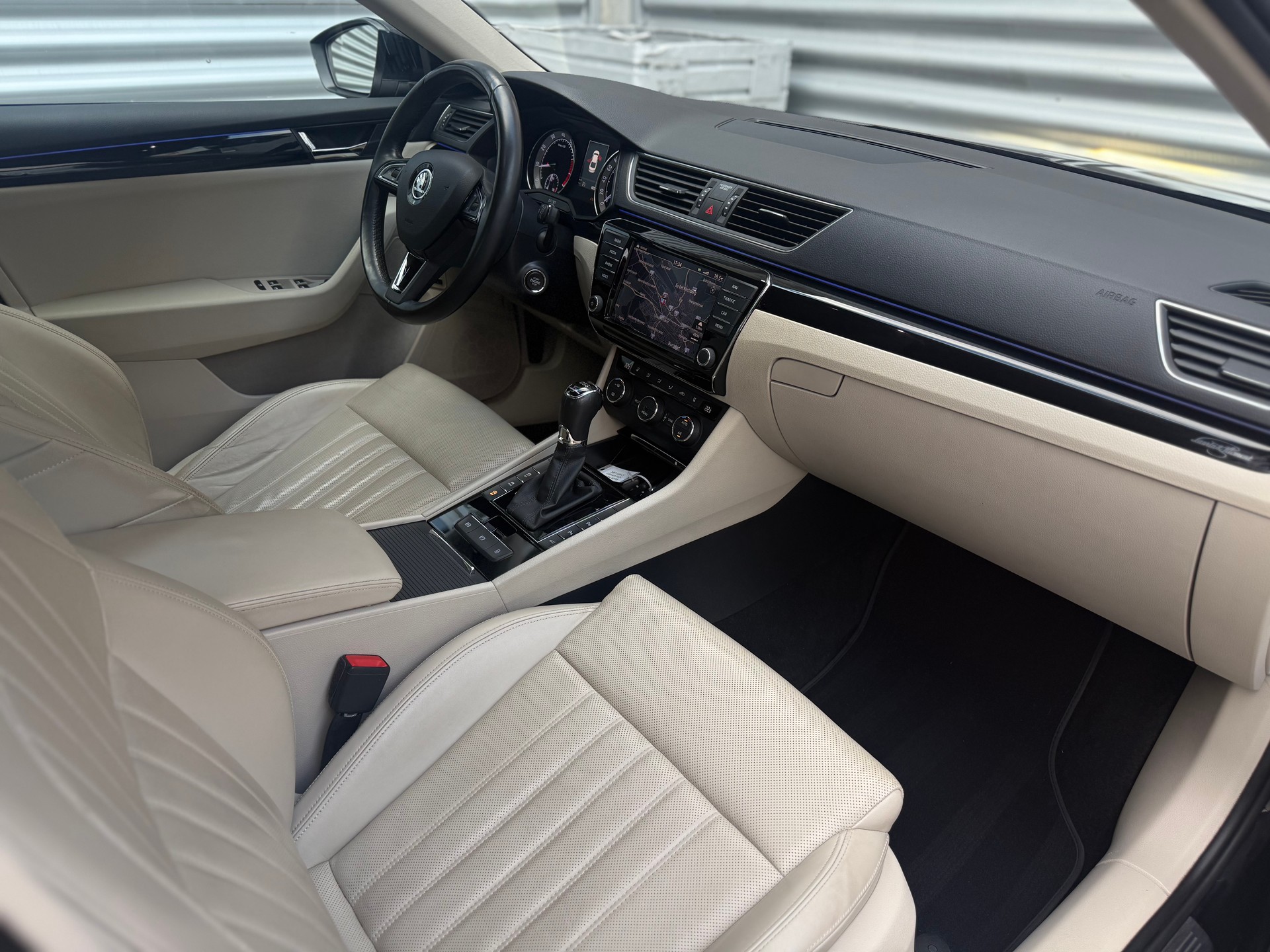 SKODA Superb 2.0TSI L&K 4x4 DSG-image-6