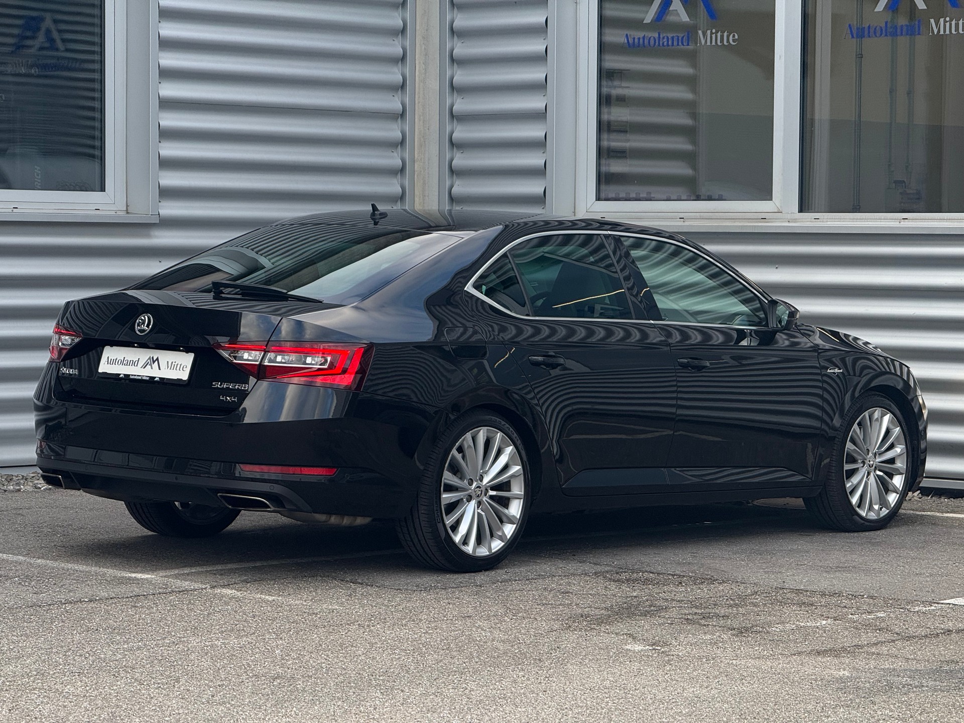 SKODA Superb 2.0TSI L&K 4x4 DSG-showroom-element-1