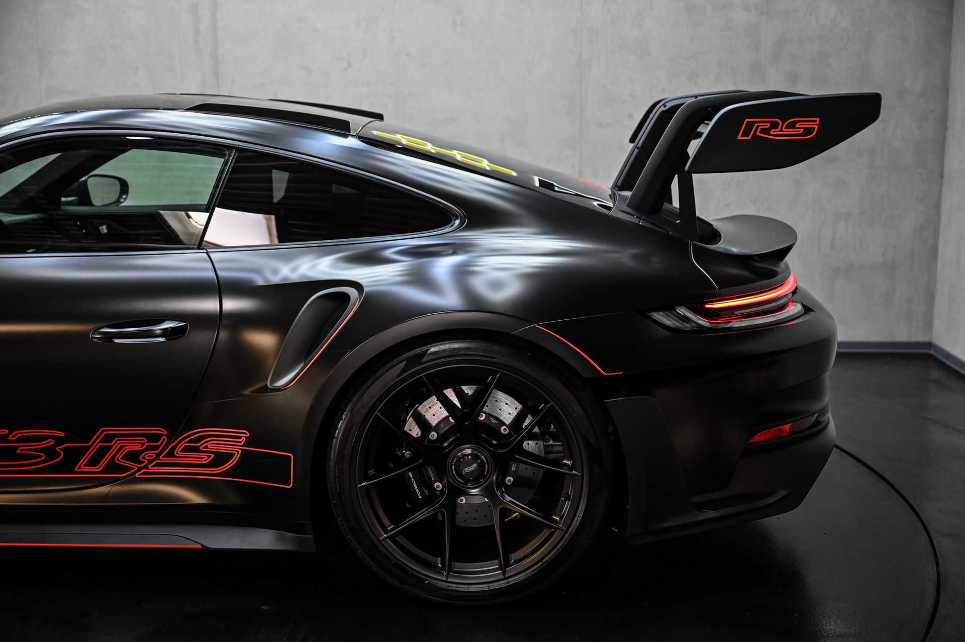 PORSCHE 911 GT3 RS PDK mit Weissach Paket-image-10