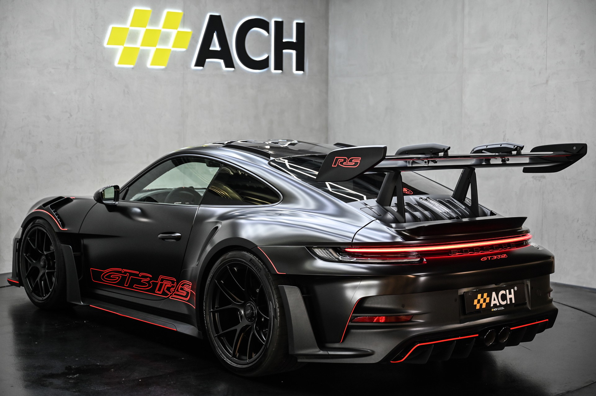 PORSCHE 911 GT3 RS PDK mit Weissach Paket-showroom-element-3