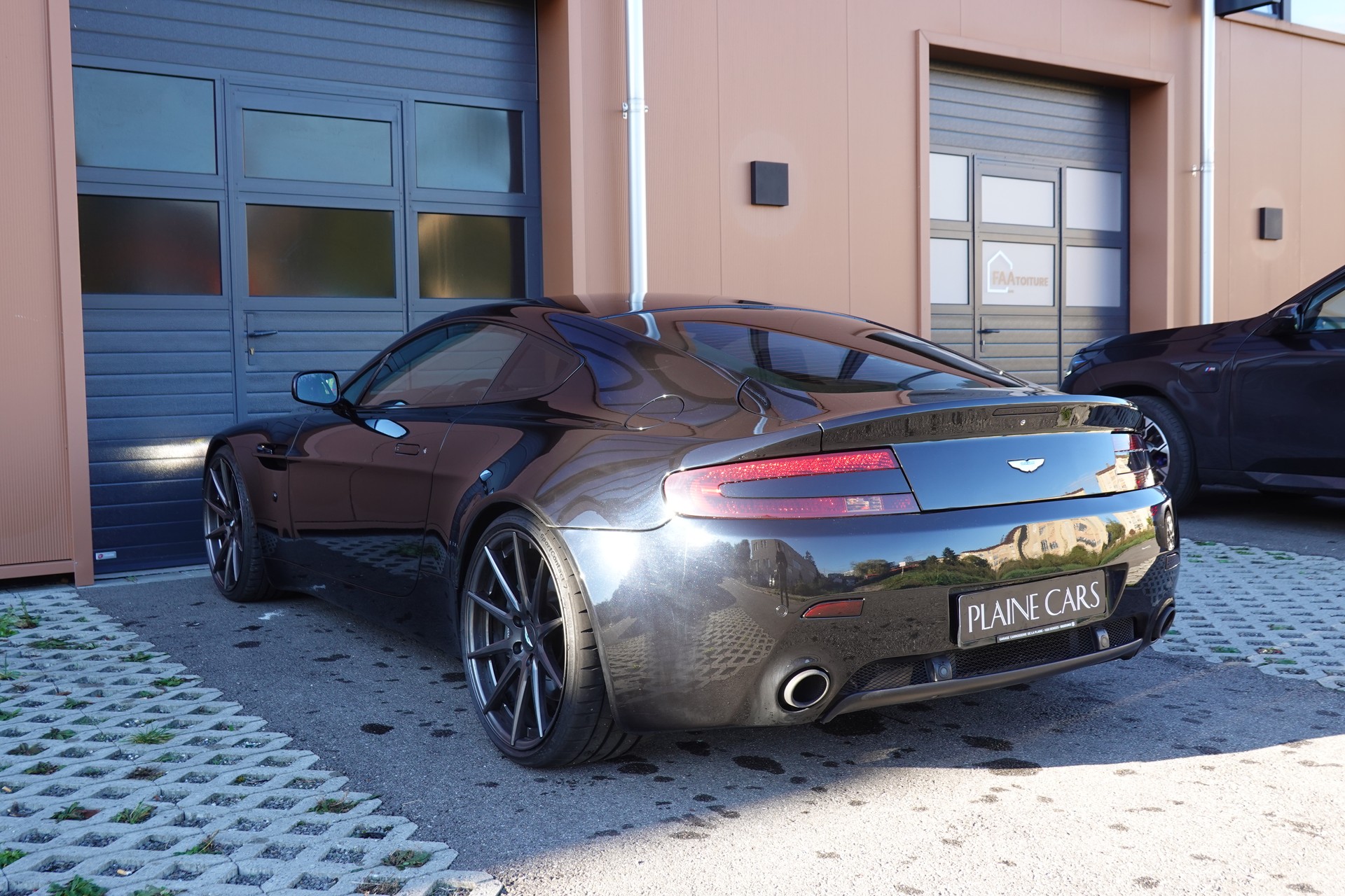 ASTON MARTIN V8 Vantage 4.7 Sportshift "* CH Véhicule * GPS * Sièges Electriques/Chauffants * Phares xénon * Tempomat *"-image-10