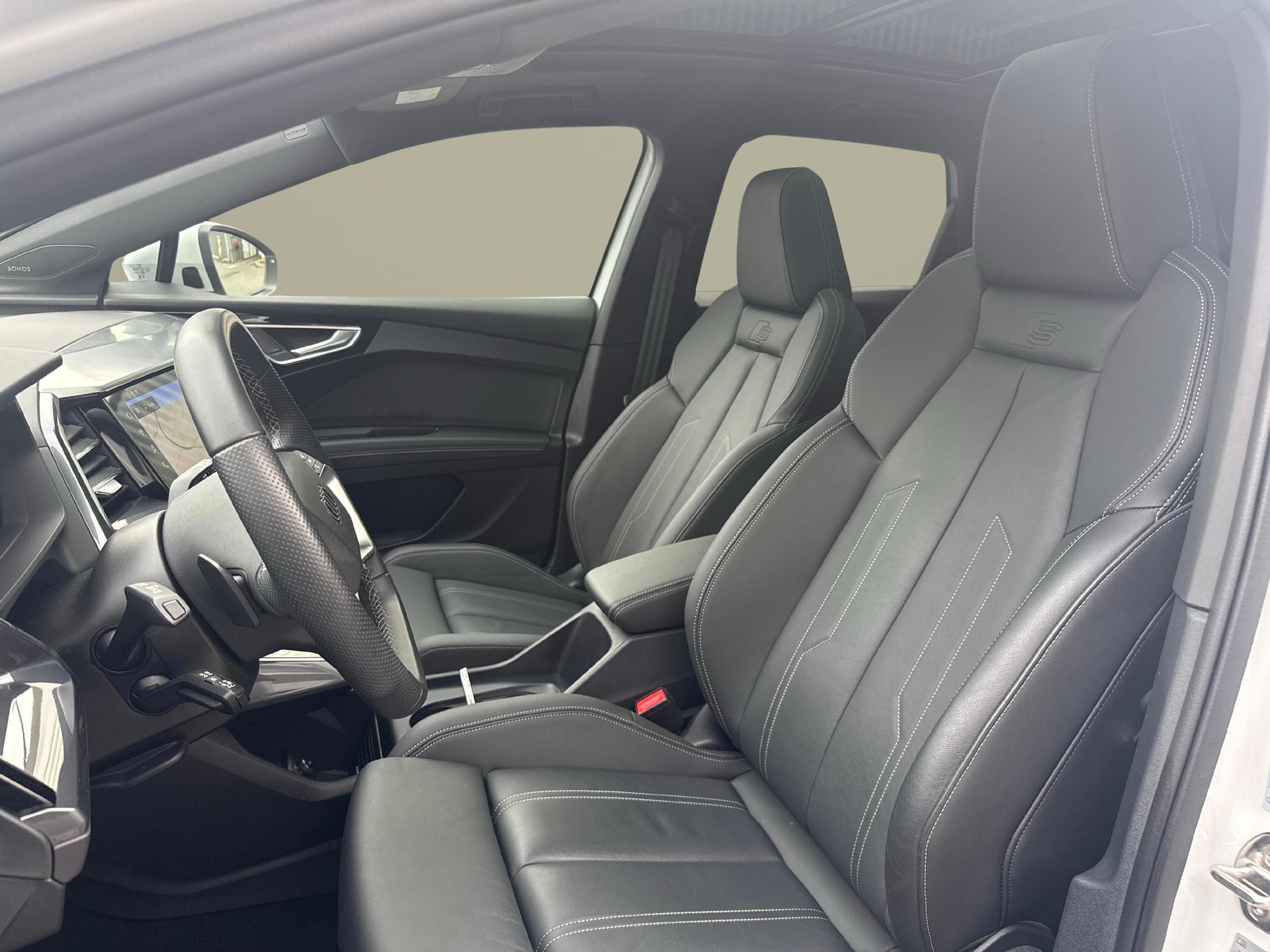 AUDI Q4 e-tron 55 quattro-image-8