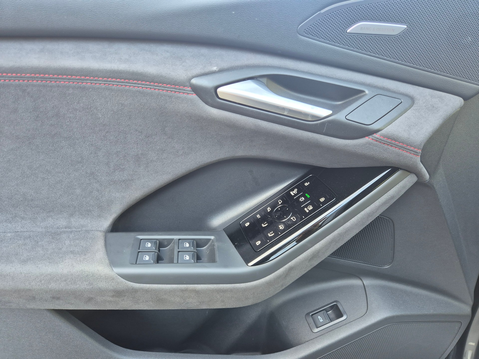 AUDI Q6 e-tron quattro-image-14