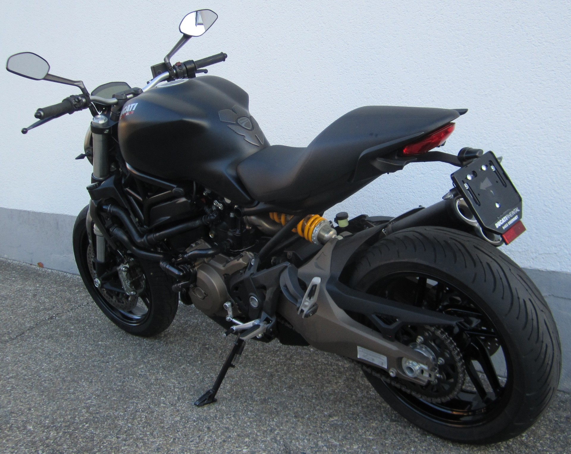 DUCATI Monster 821 Dark-image-3