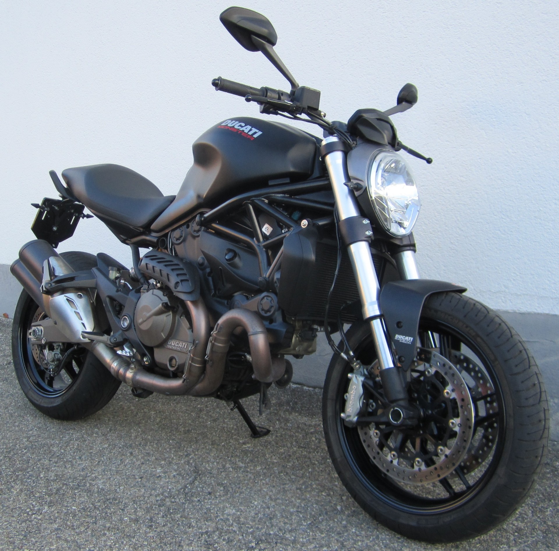 DUCATI Monster 821 Dark-image-2
