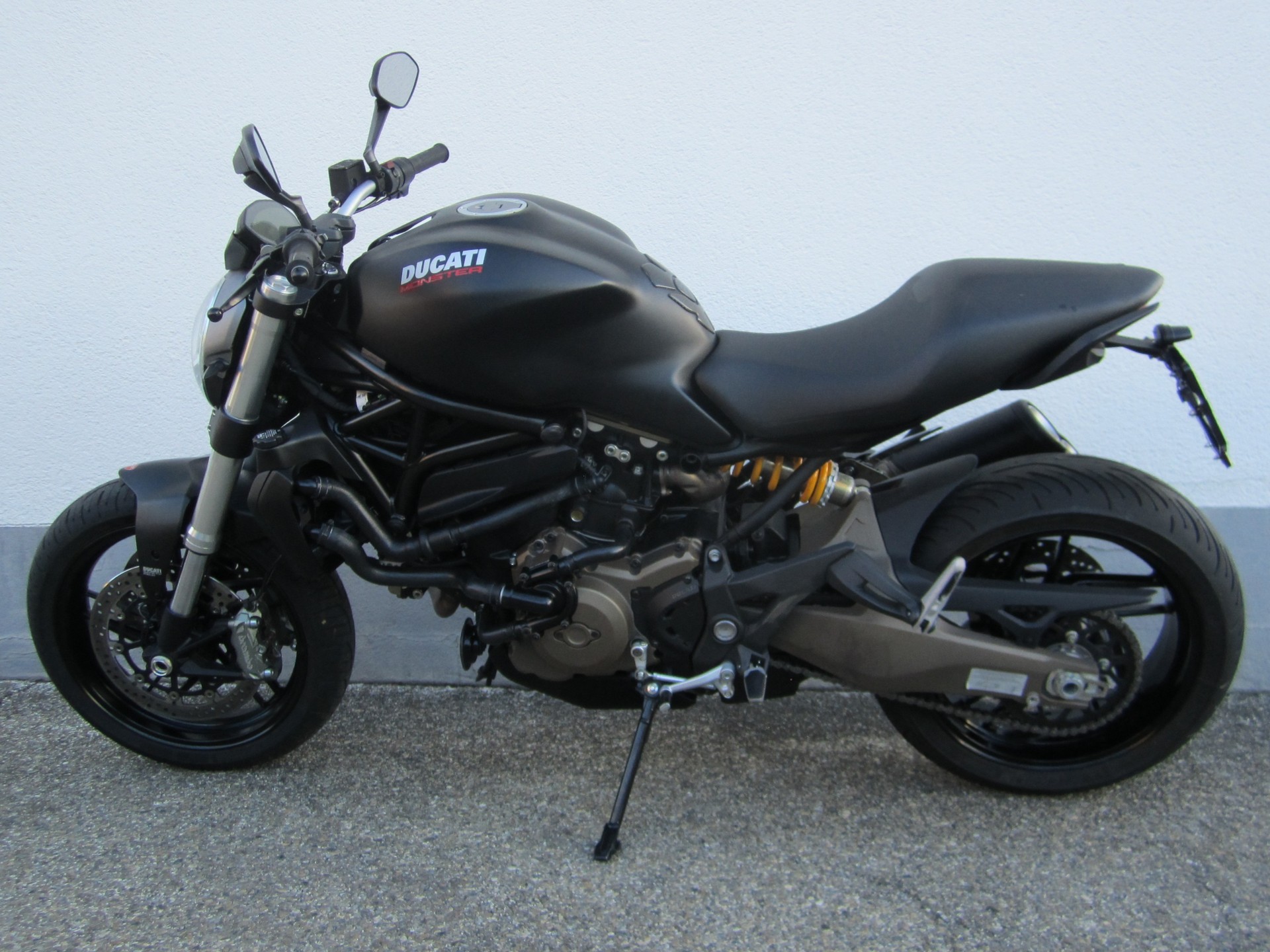 DUCATI Monster 821 Dark-image-1