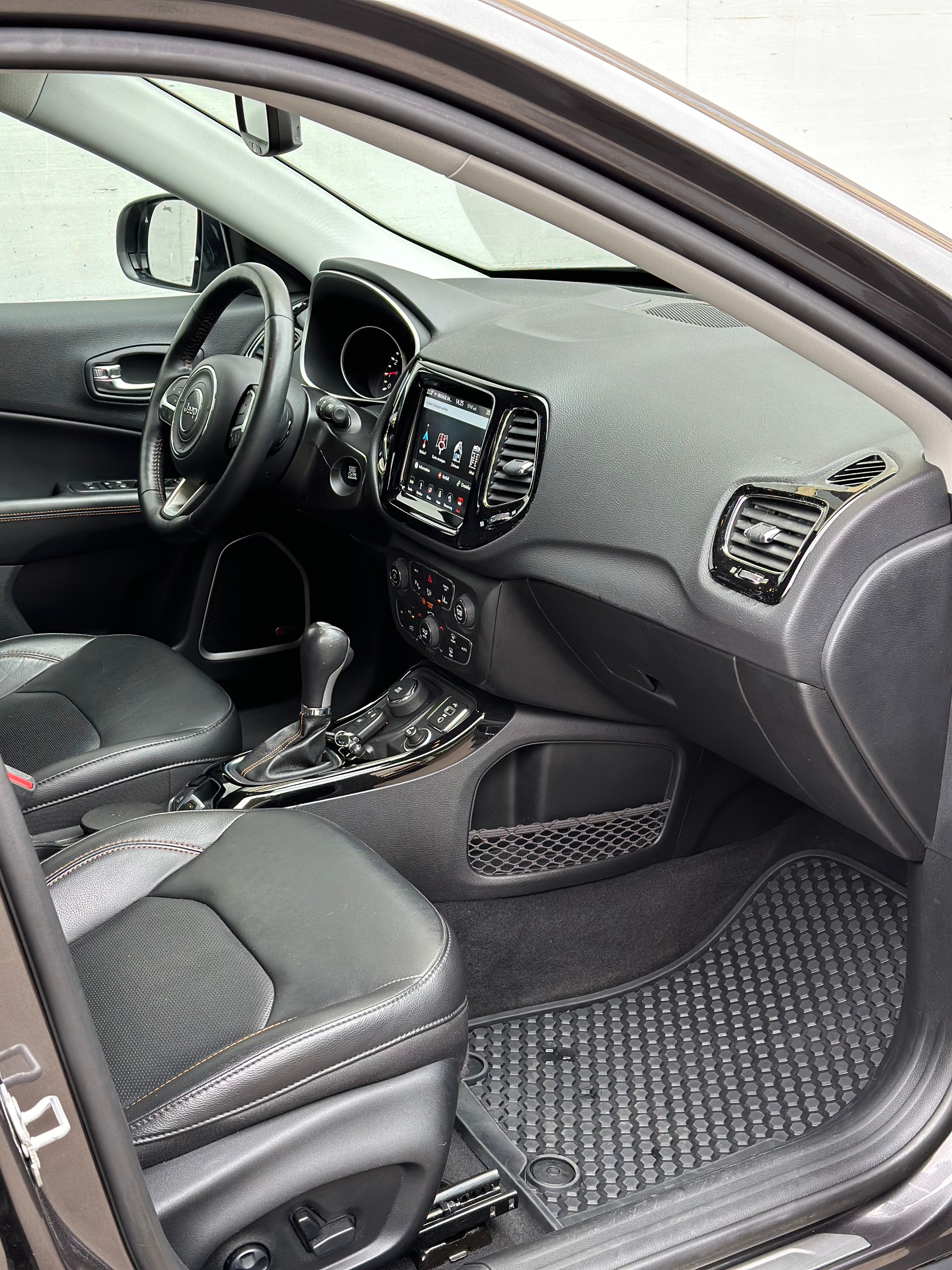 JEEP Compass 1.4 Turbo Limited AWD 9ATX-image-6