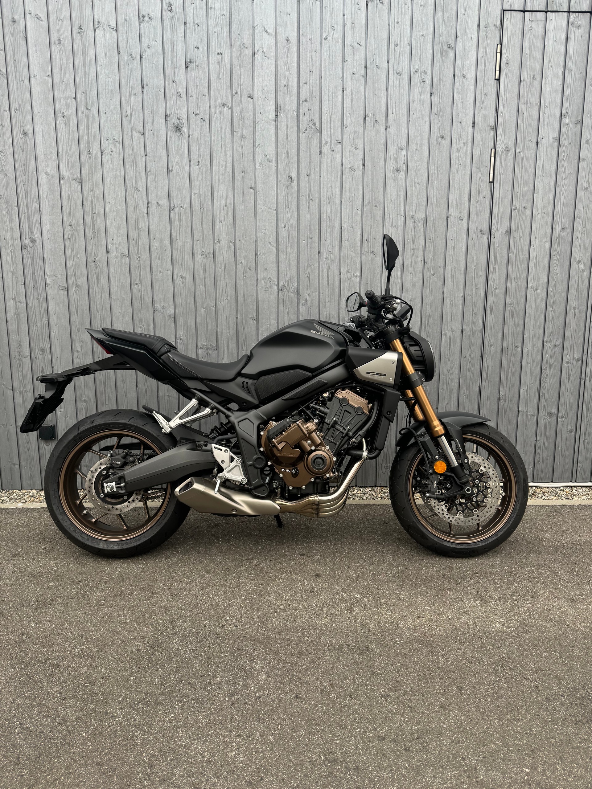 HONDA CB650R E-Clutch-image-0