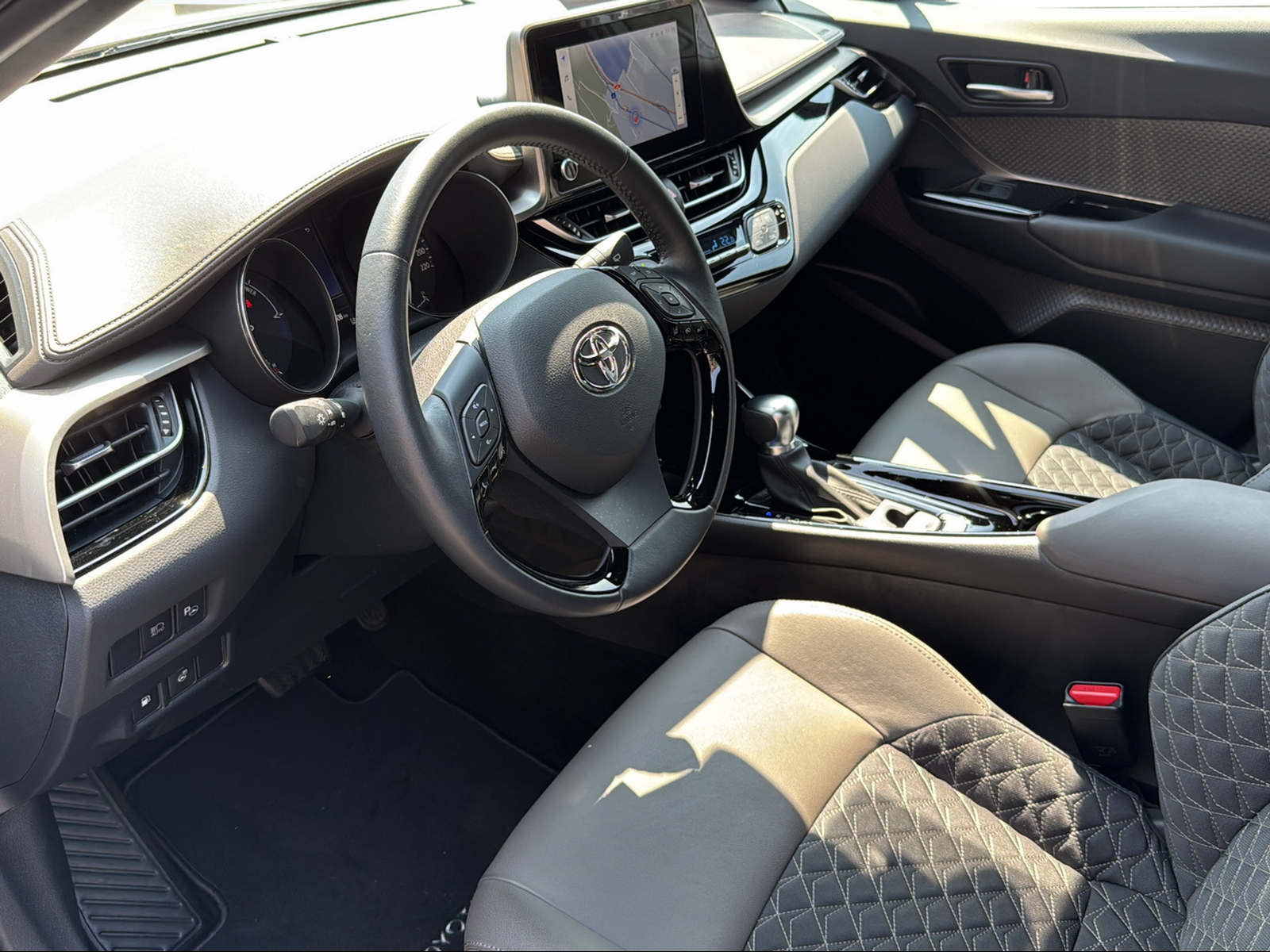 TOYOTA C-HR 2.0 HSD CVT Premium-image-6